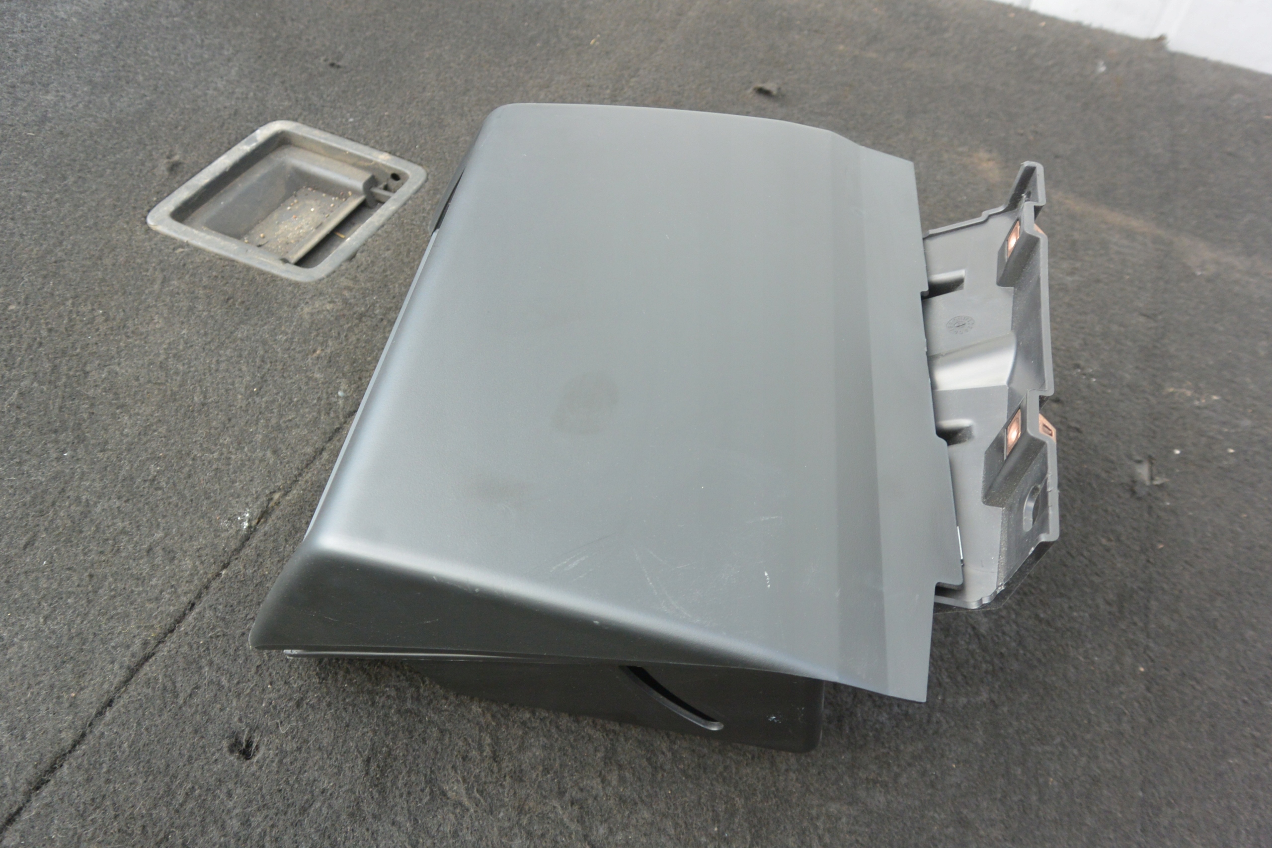 plato below EKRAN passenger compartment TESLA MODEL S 12-16 EU