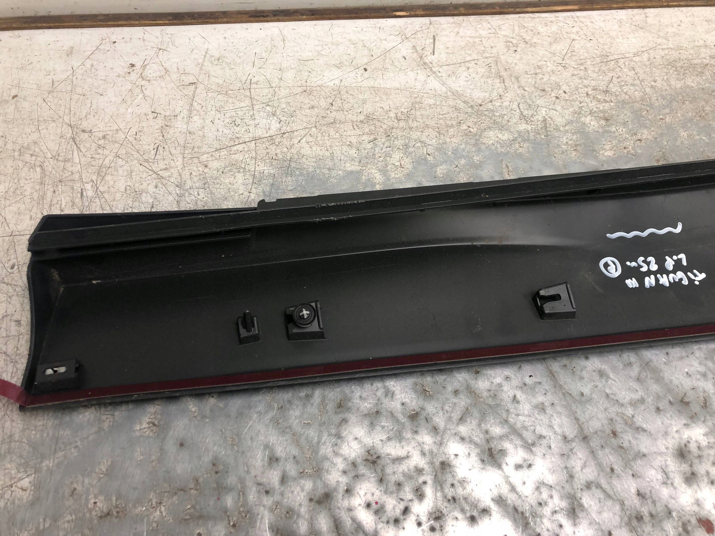 moulding door left front VW TIGUAN III 571854939C
