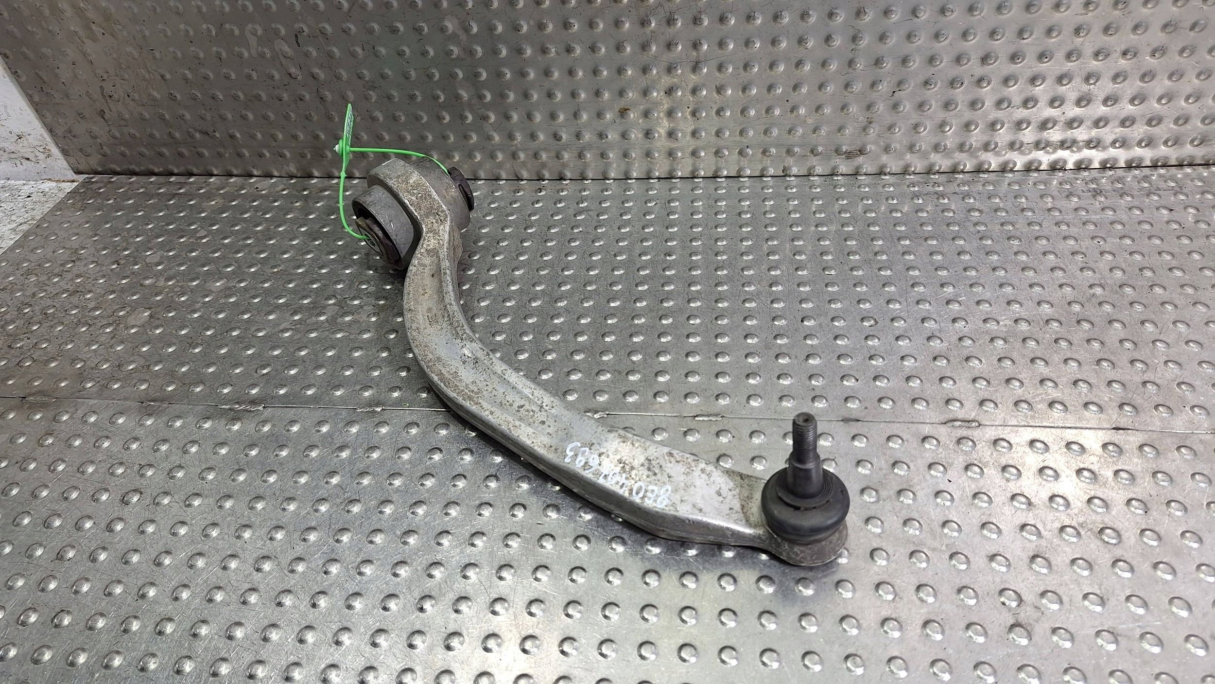 arm left front lower BANAN AUDI A4 B5 A6 C5 A8 D2 PASSAT B5 SUPERB and