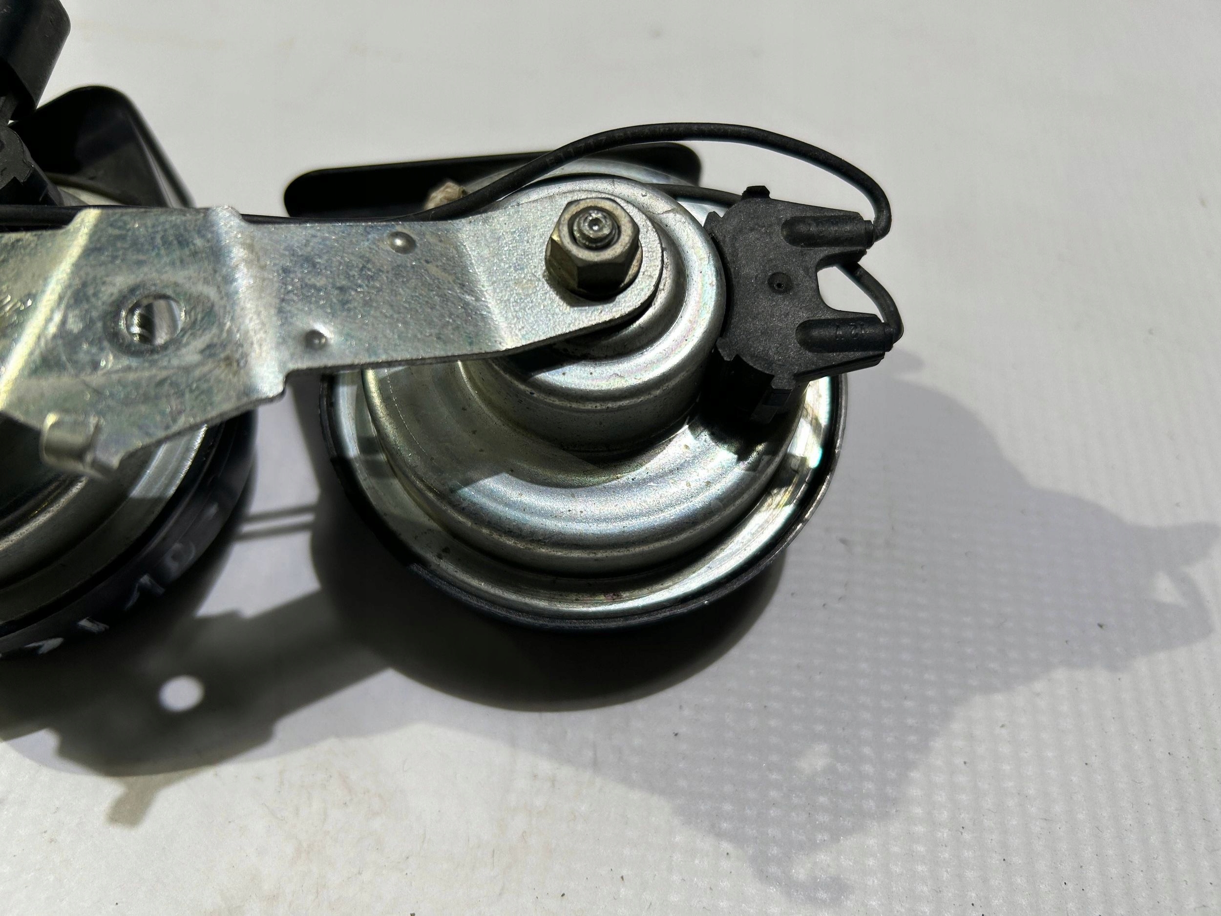 Klakson sygnal dzwiekowy complete Ford Mustang 2010-2014