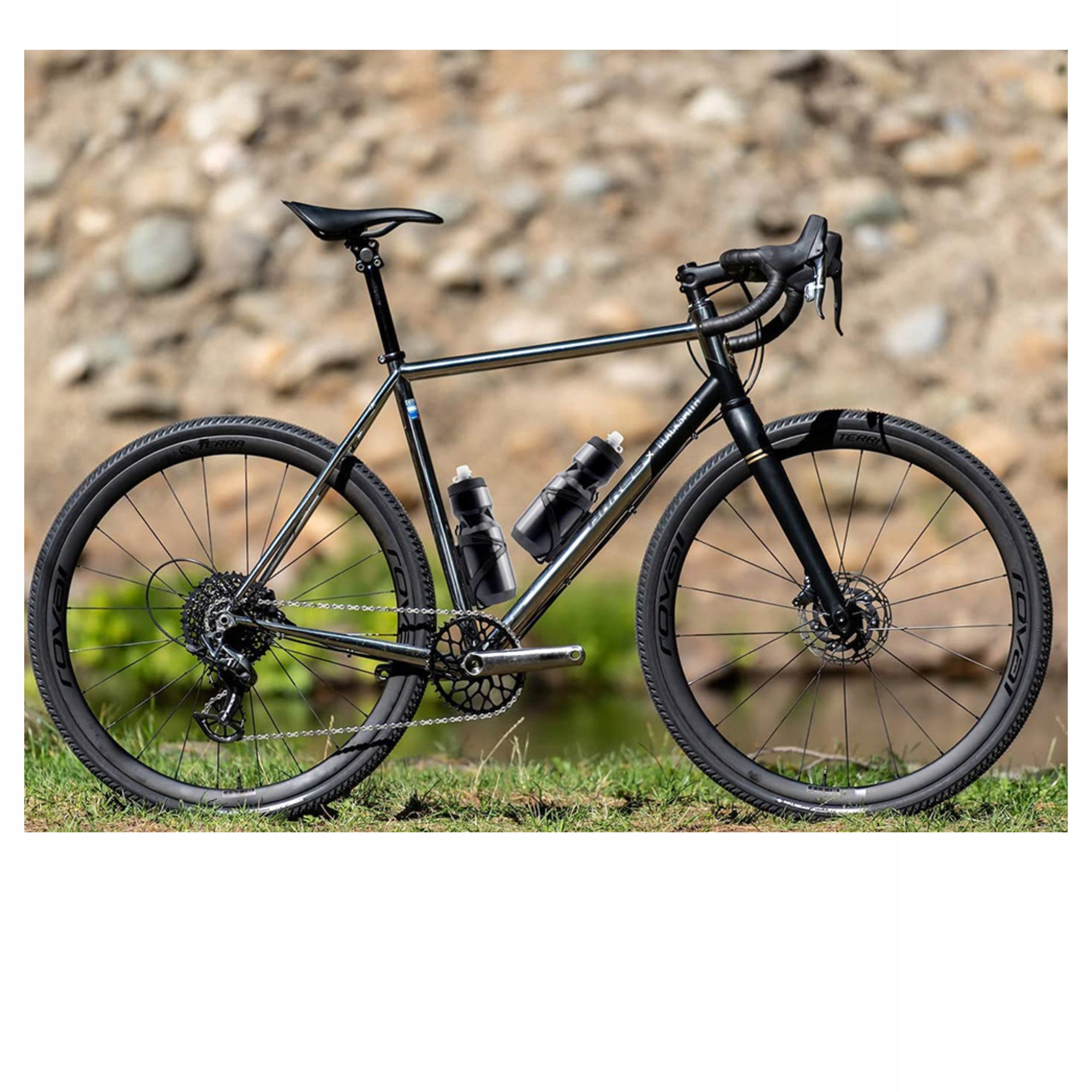 Uniwersalny Koszyk na Bidon Napój Rowerowy Uchwyt na Butelkę Czarny Kolor dominujący czarny