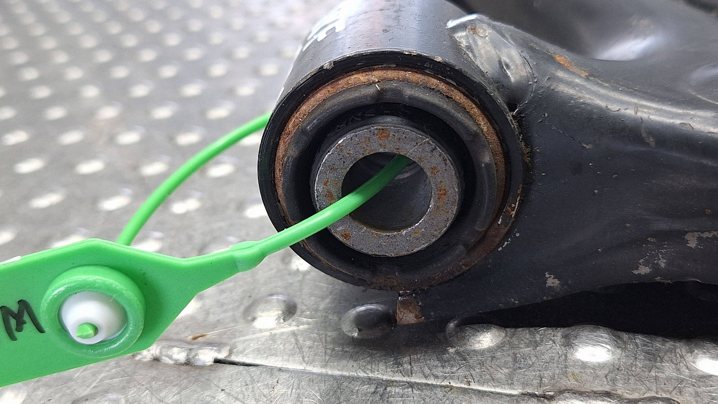 arm left front H1BC-3051L FORD FIESTA MK8