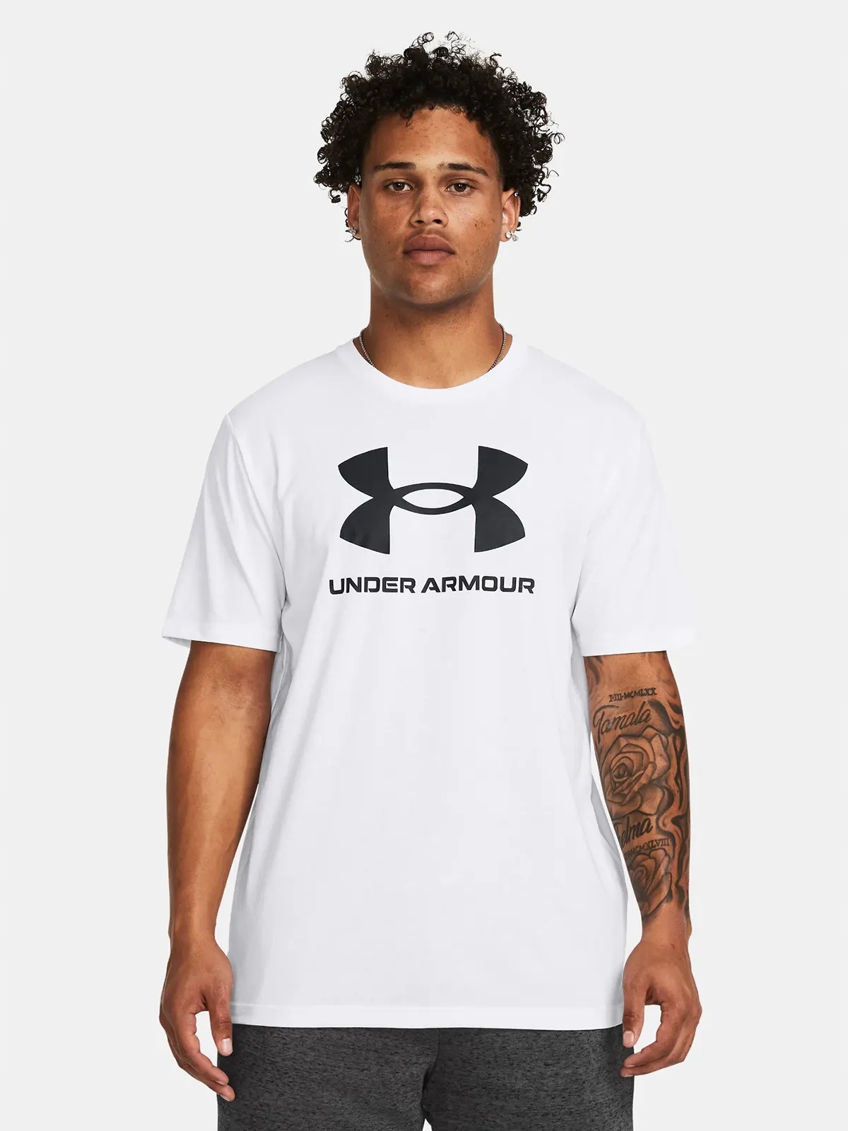 KOSZULKA MĘSKA UNDER ARMOUR T-SHIRT SZYBKOSCHNĄCA BAWEŁNA SPORT 1382911-100 Dekolt okrągły