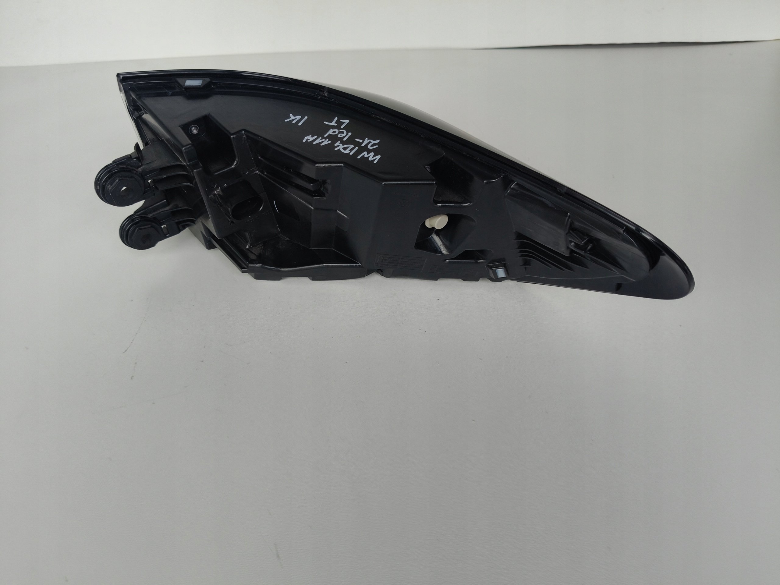 light left rear VW ID4 11A 21- IQ LIGHT LED