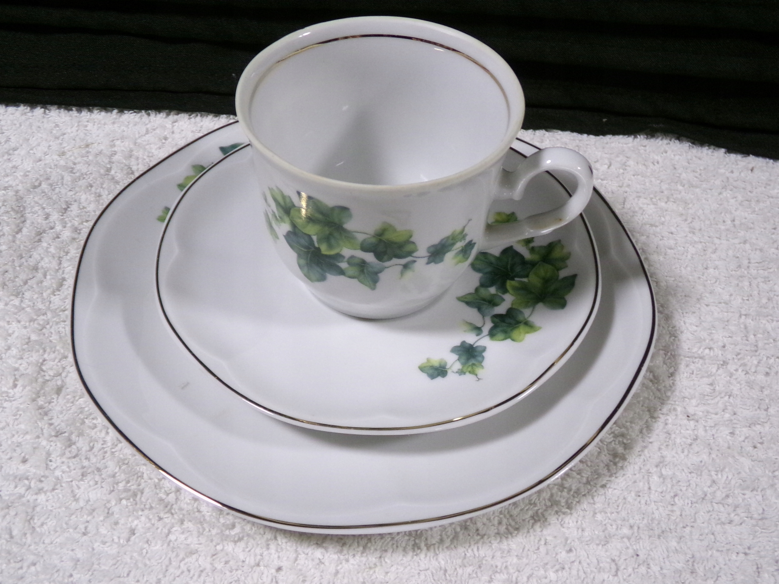 PIĘKNY ZESTAW ŚNIADANIOWY-LUBIANA