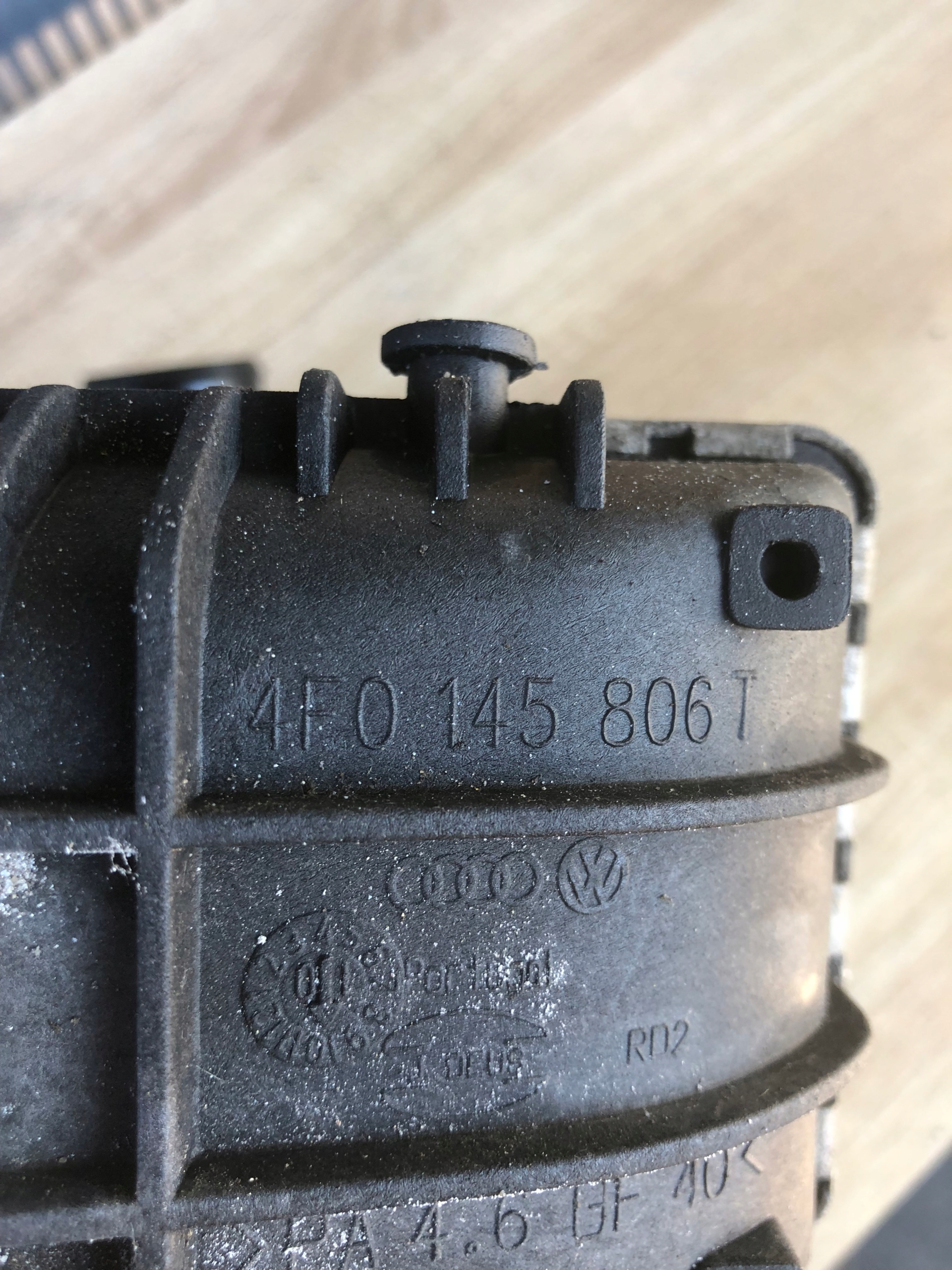 interkuler desni AUDI A6 C6 4F0145806T