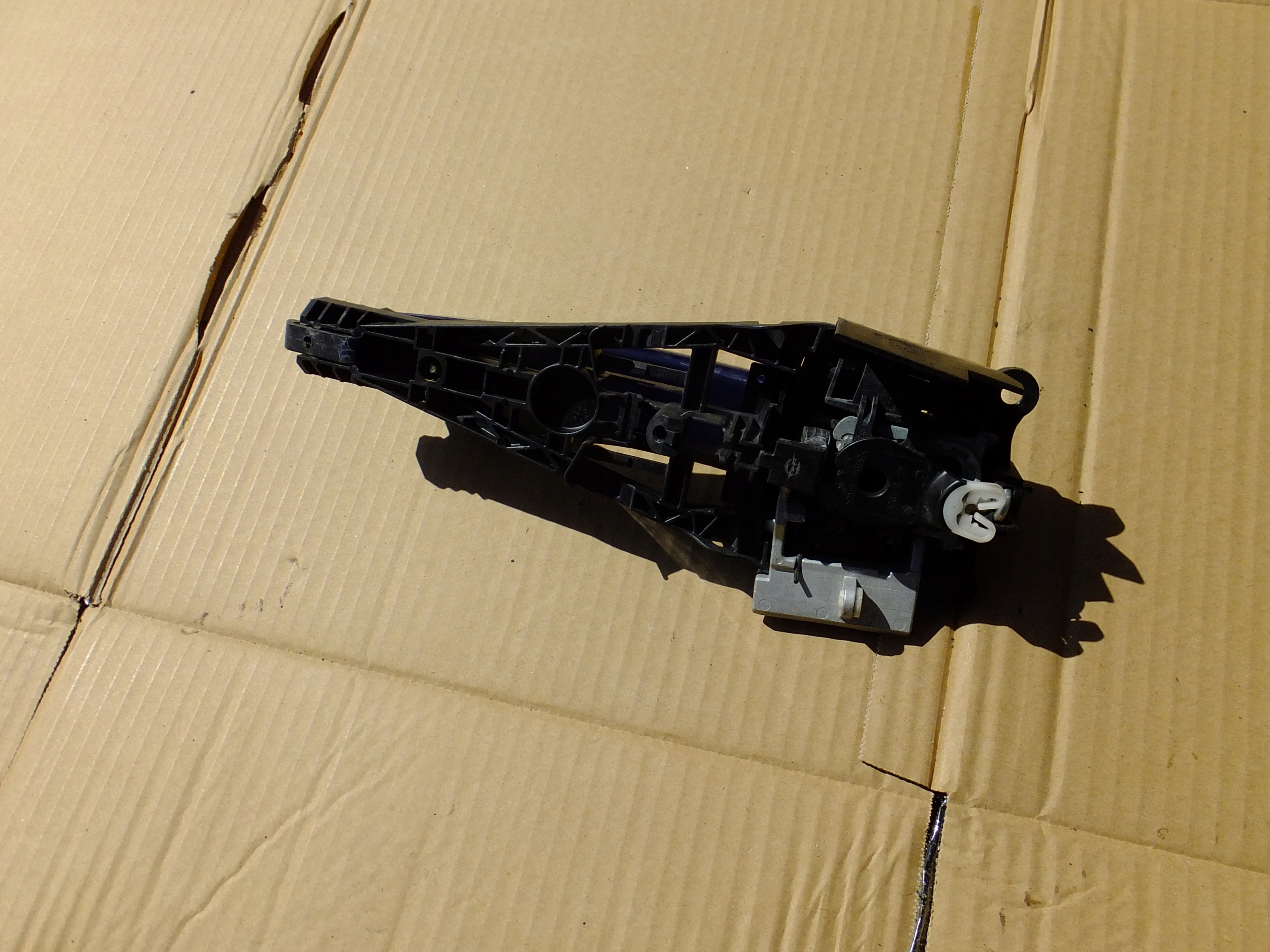 handle left front opel insignia a 2011r