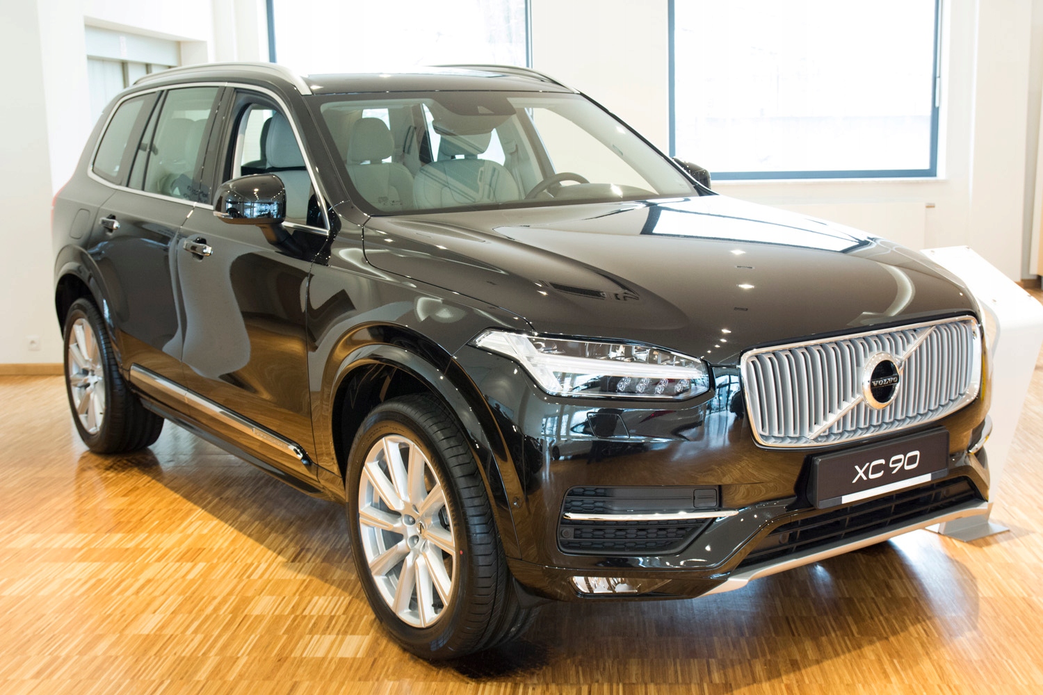 LISTWA NAKLADKA NA ZDERZAK VOLVO XC90 2015 Version European