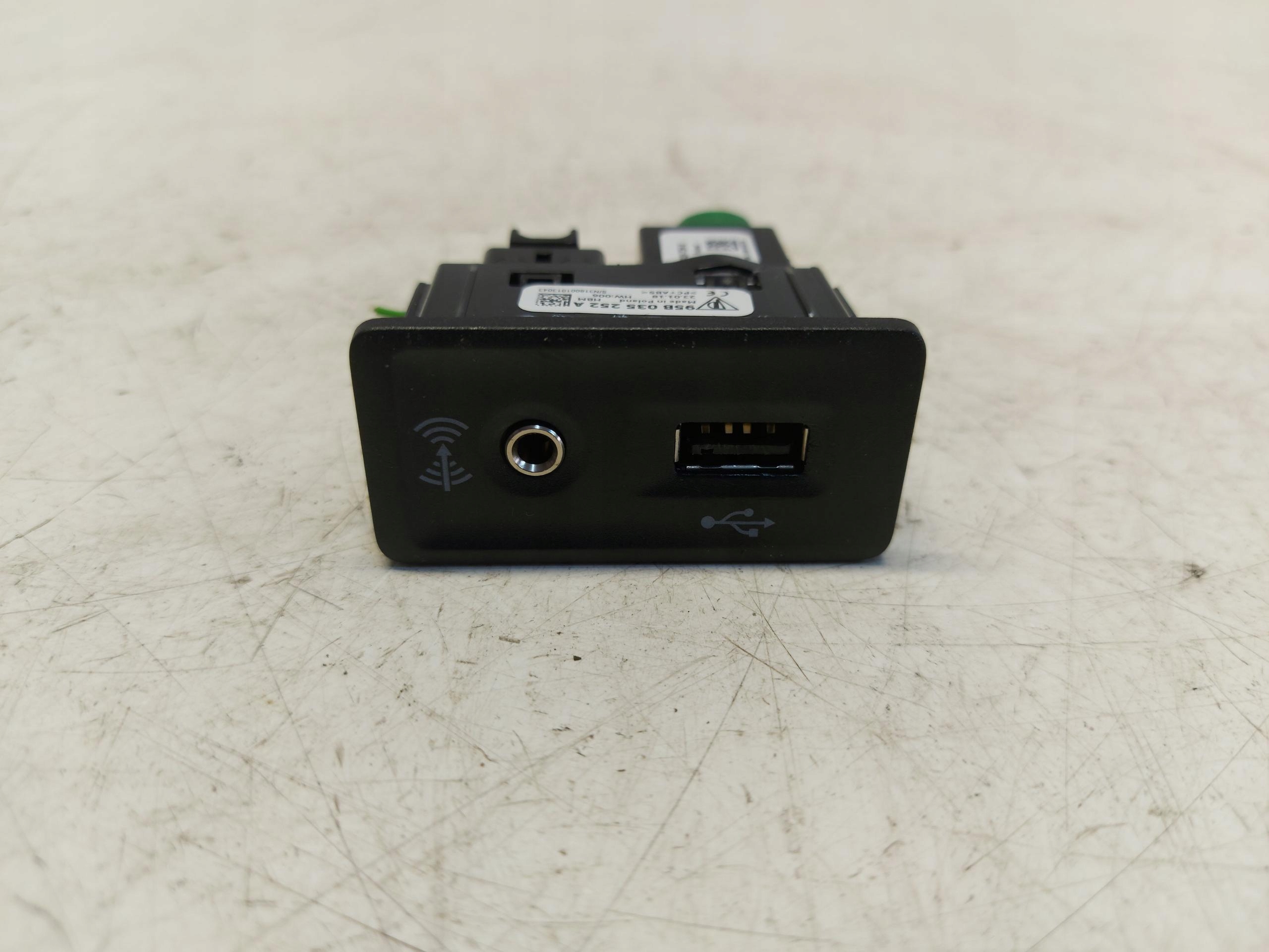 PORSCHE MACAN 95B adapter USB AUX 95B035252A