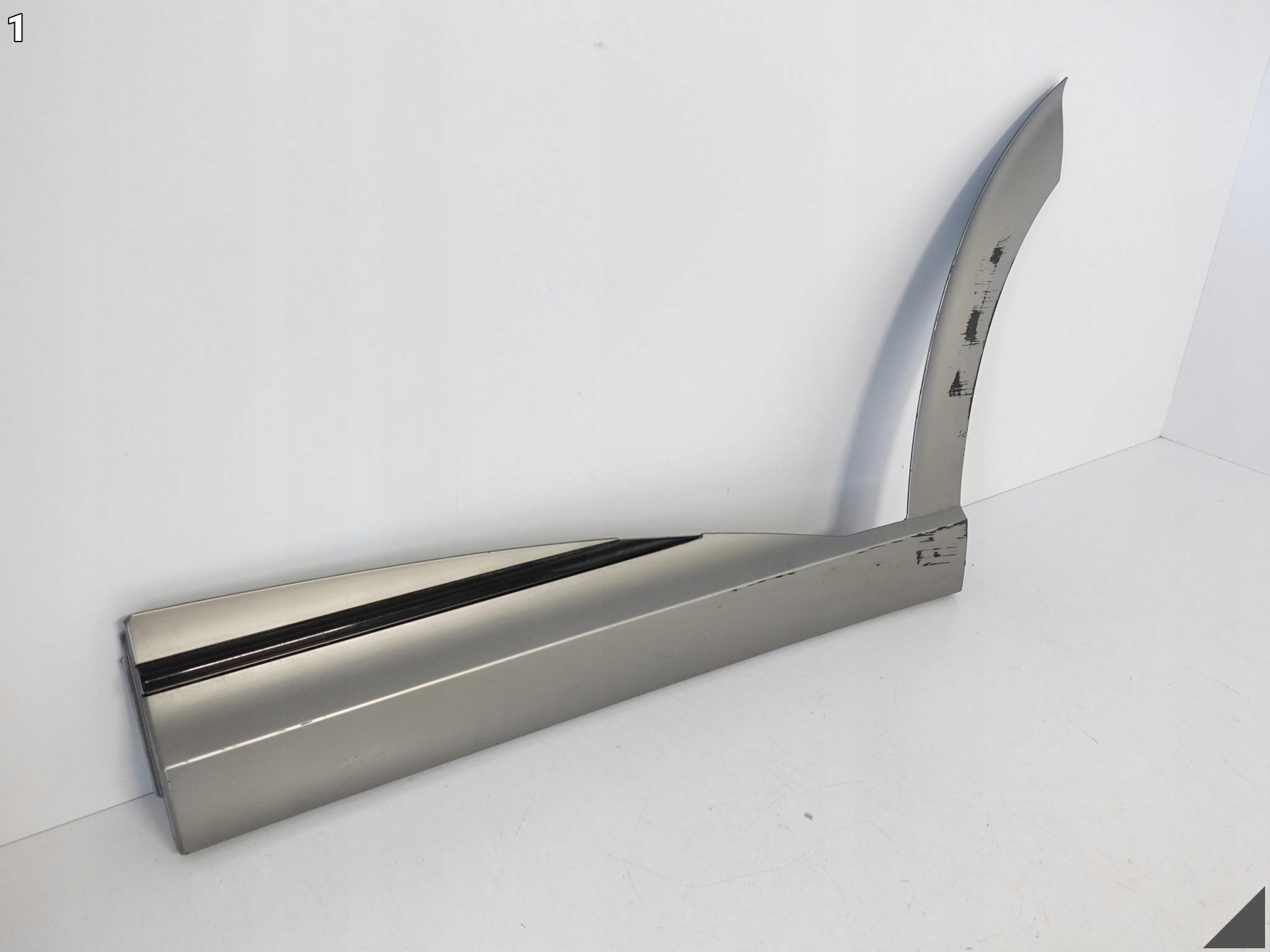 GENESIS GV60 21- moulding for door left rear part