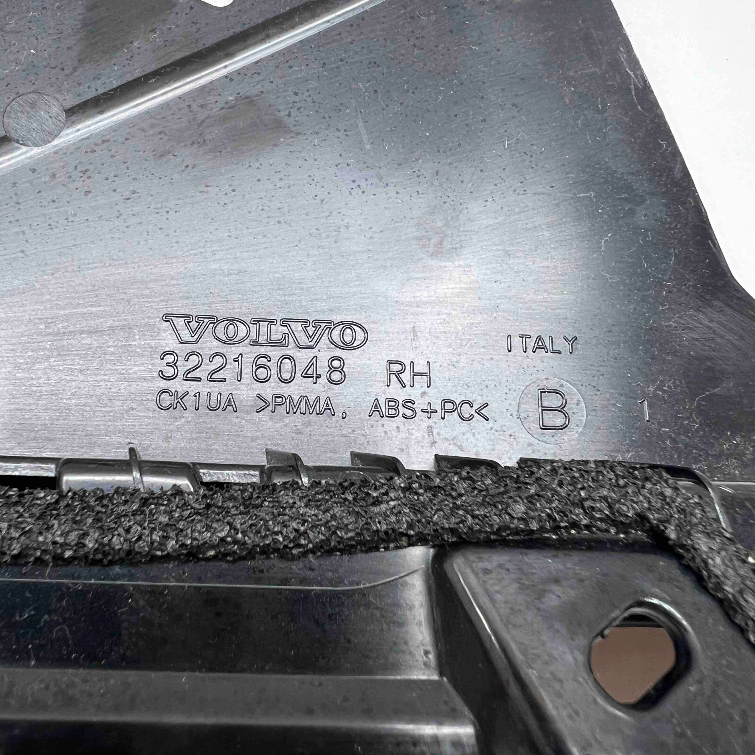 VOLVO XC60 II moulding SLUPKA C right 32216048