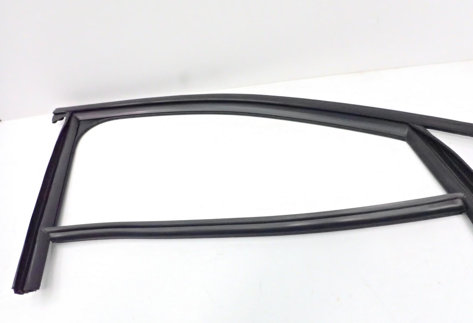 PROWADNICA USZCZELKA SZYBY 4H0837432A AUDI A8 D4 Producent części Audi OE