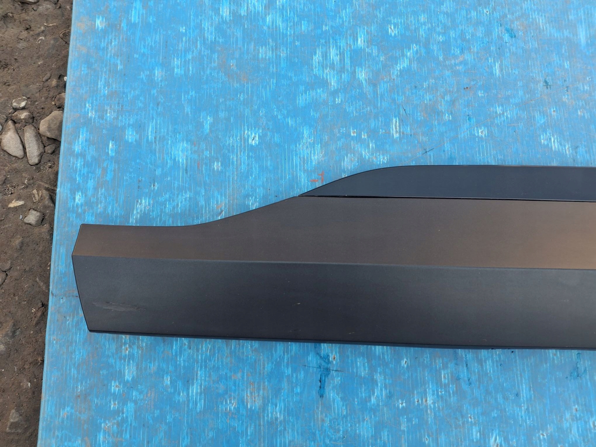 moulding for door left front POLESTAR 4 2023R->