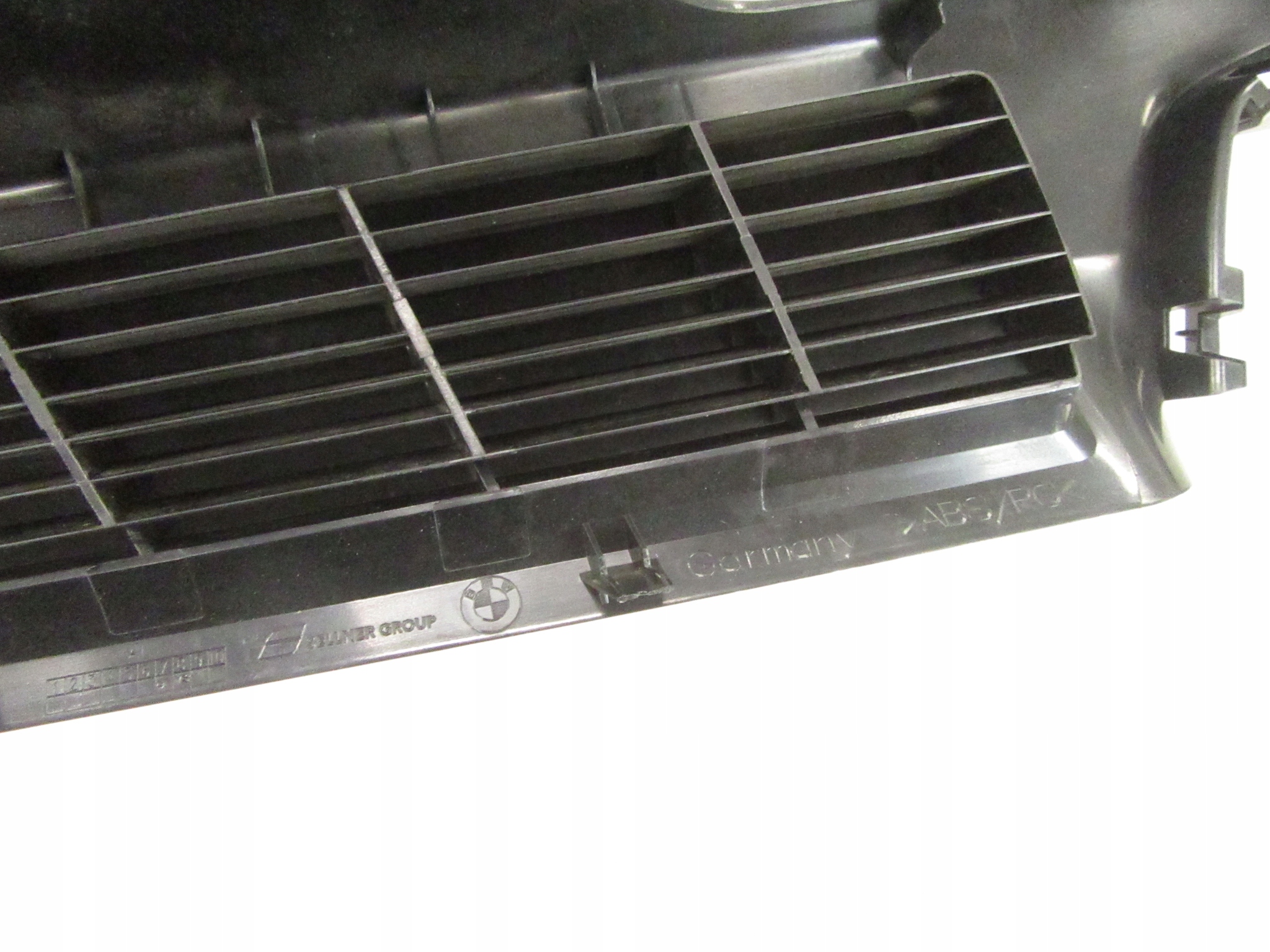 cover boot bracket holder rolety left rear part BMW F11 KOMBI