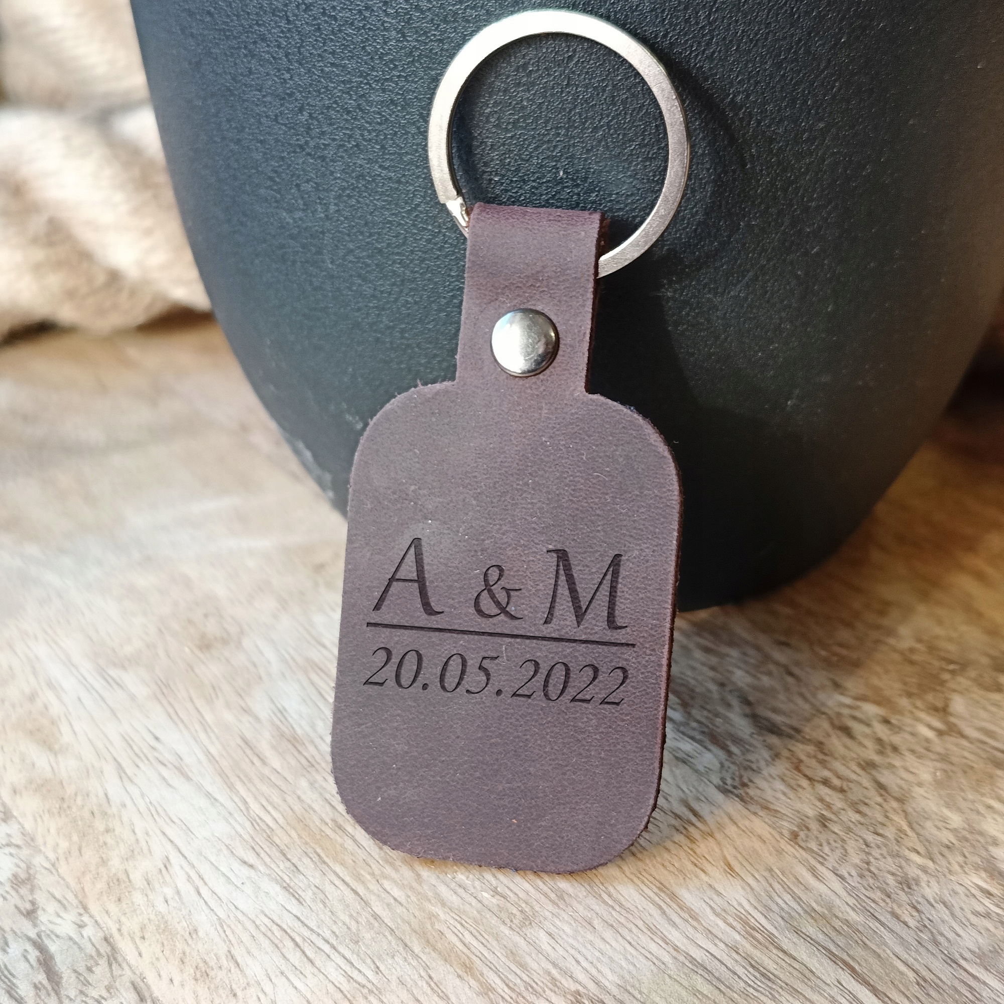 Přívěsek Na Klíče s gravírováním kožený Přívěsek na klíče pro kluka s iniciálami