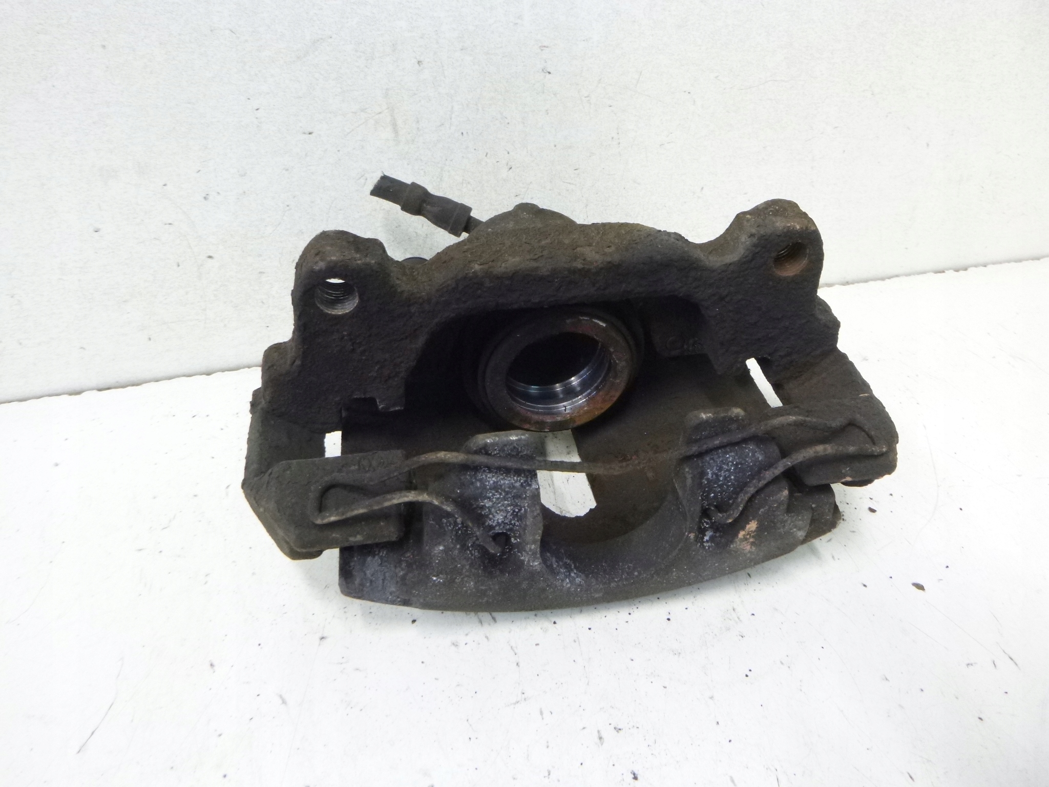 caliper brake front left VW Volkswagen Golf 5 V 1.4TSi 03-09r.