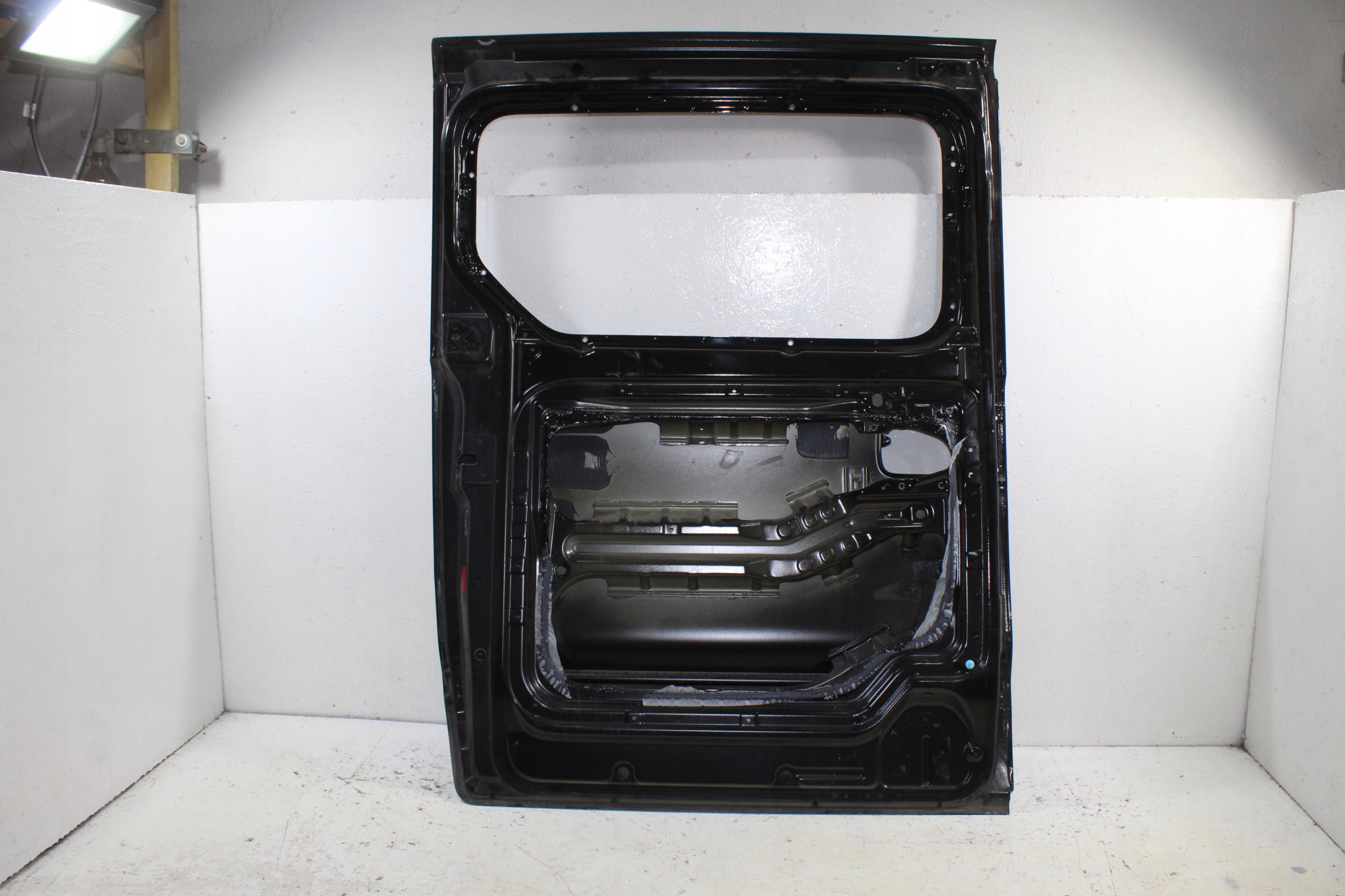 Hyundai H1 door side sliding left rear part