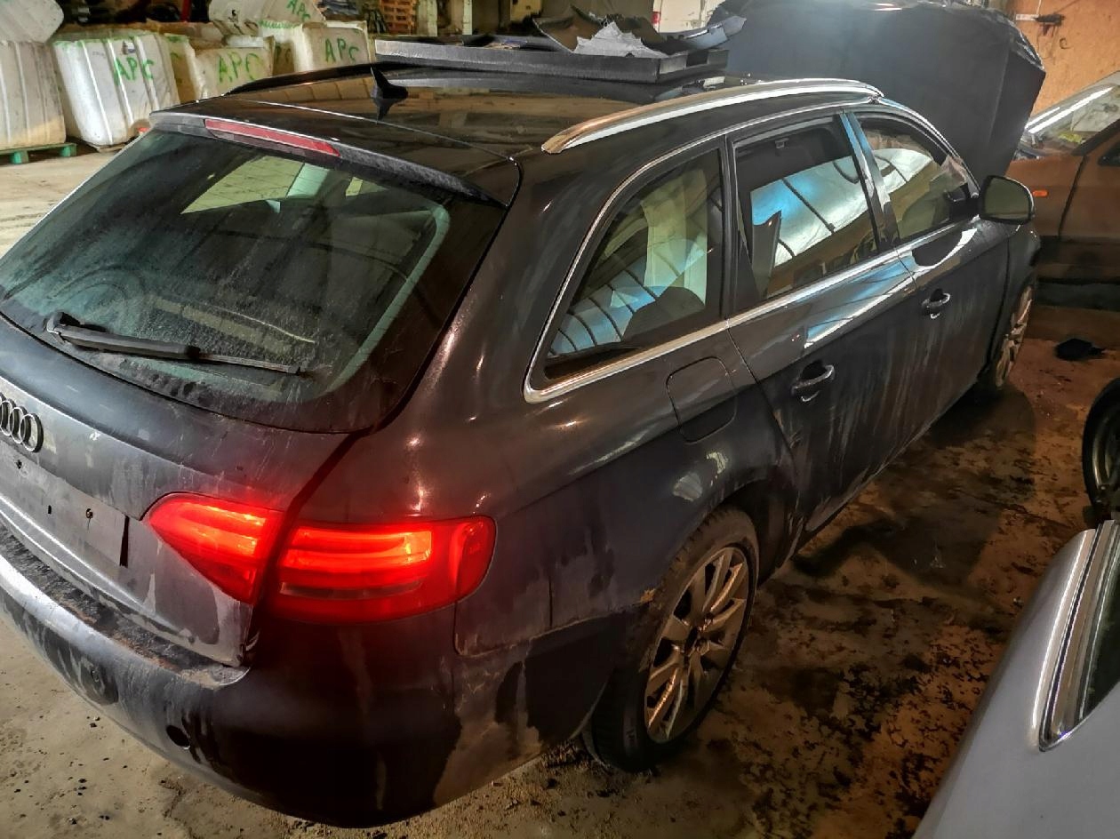 Audi A4 клапан EGR 2009 2.0л