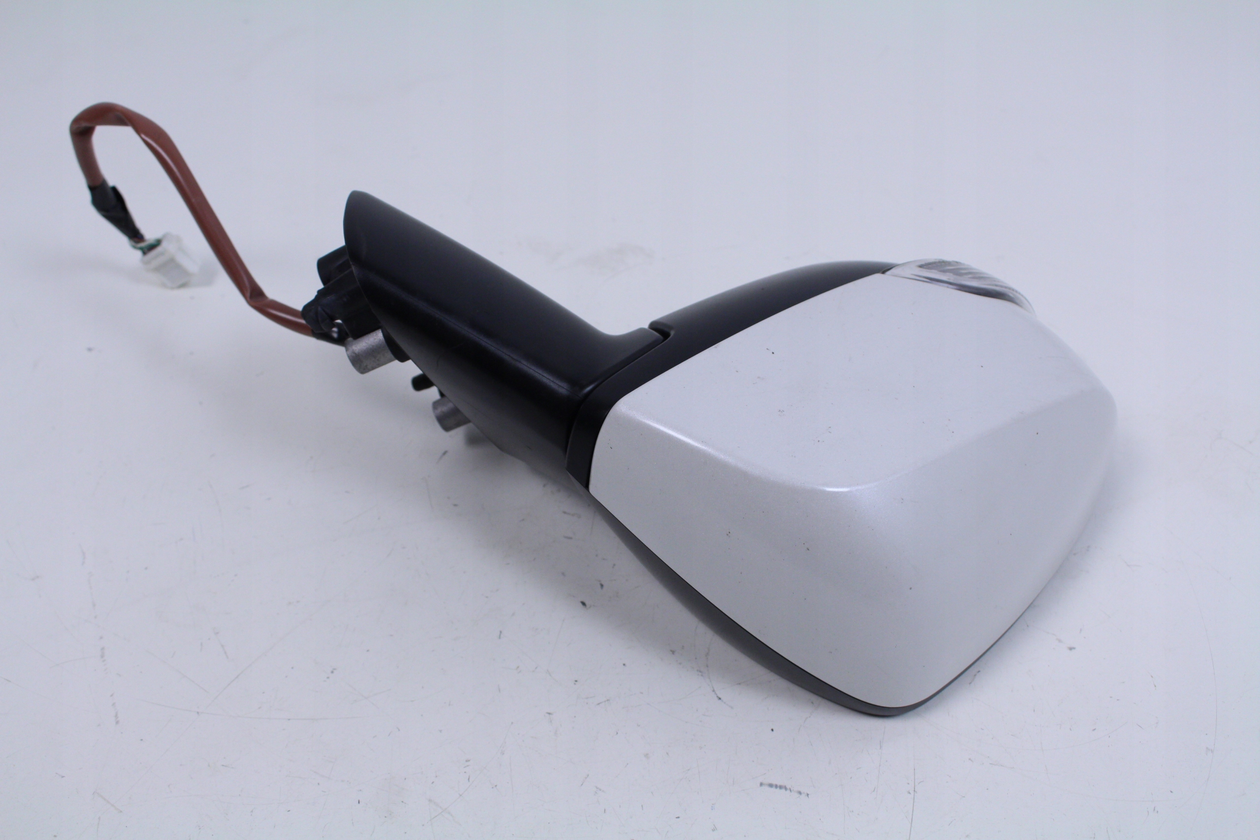 LUSTERKO PRAWE 9PIN SUBARU XV 11r. KL. 37J Numer katalogowy części LUSTERKO PRAWE 9PIN SUBARU XV 11r.