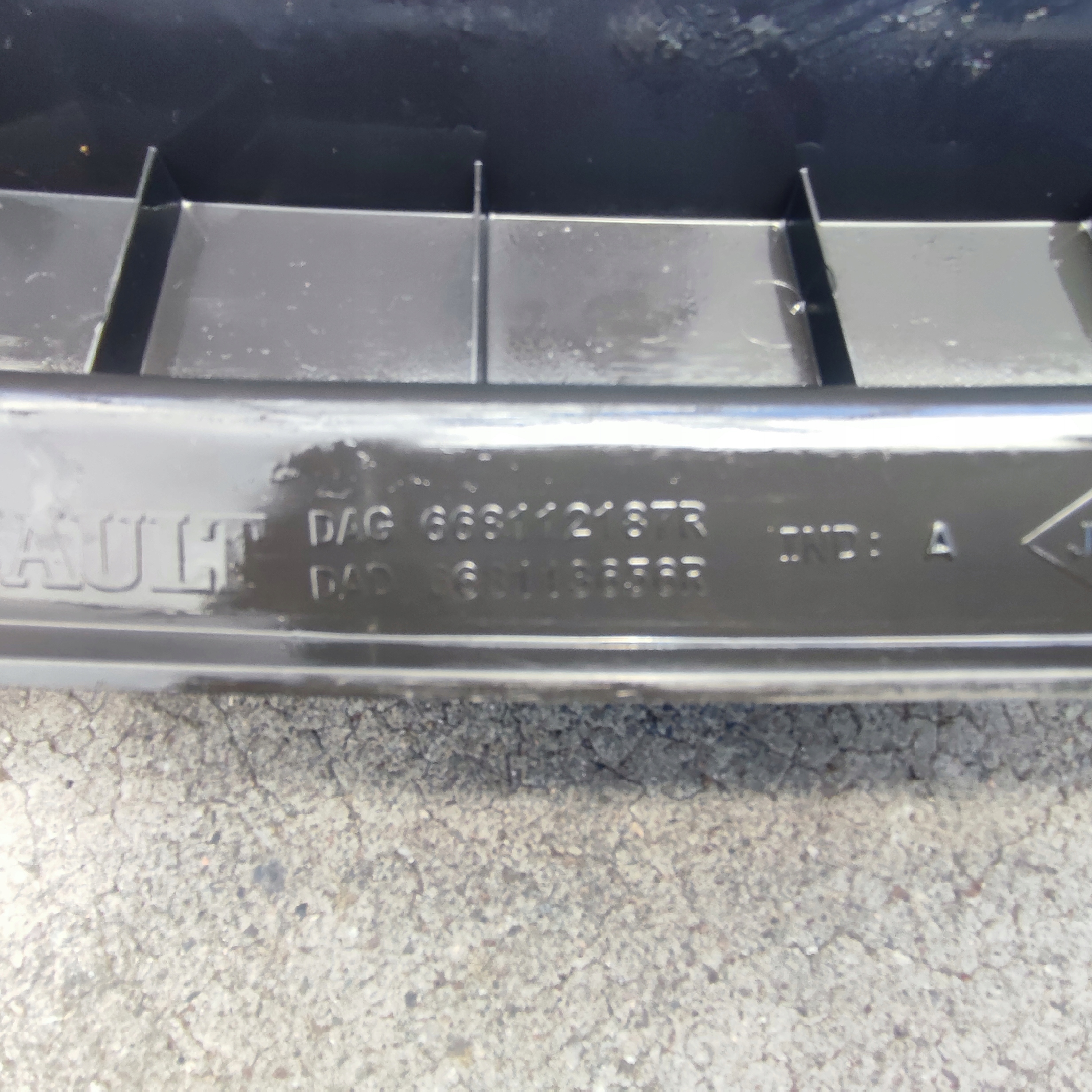 PODSZYBIE GÓRNE RENAULT MASTER IV 666112187R 666118656R Jakość części (zgodnie z GVO) O - oryginał z logo producenta pojazdu (OE)