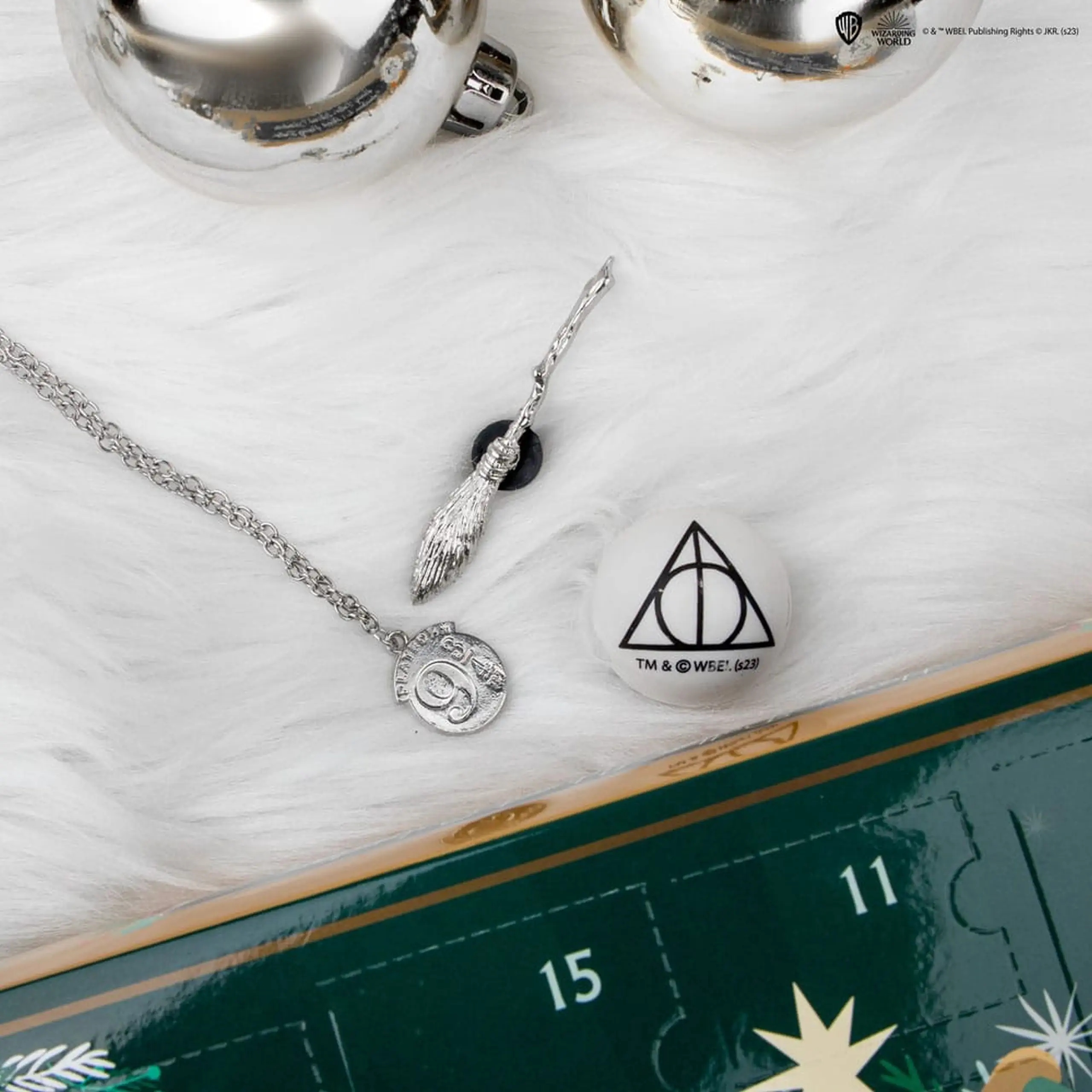Адвент-календарь Cinereplicas Harry Potter 2023, 24 сувенира и гаджета — фото 4