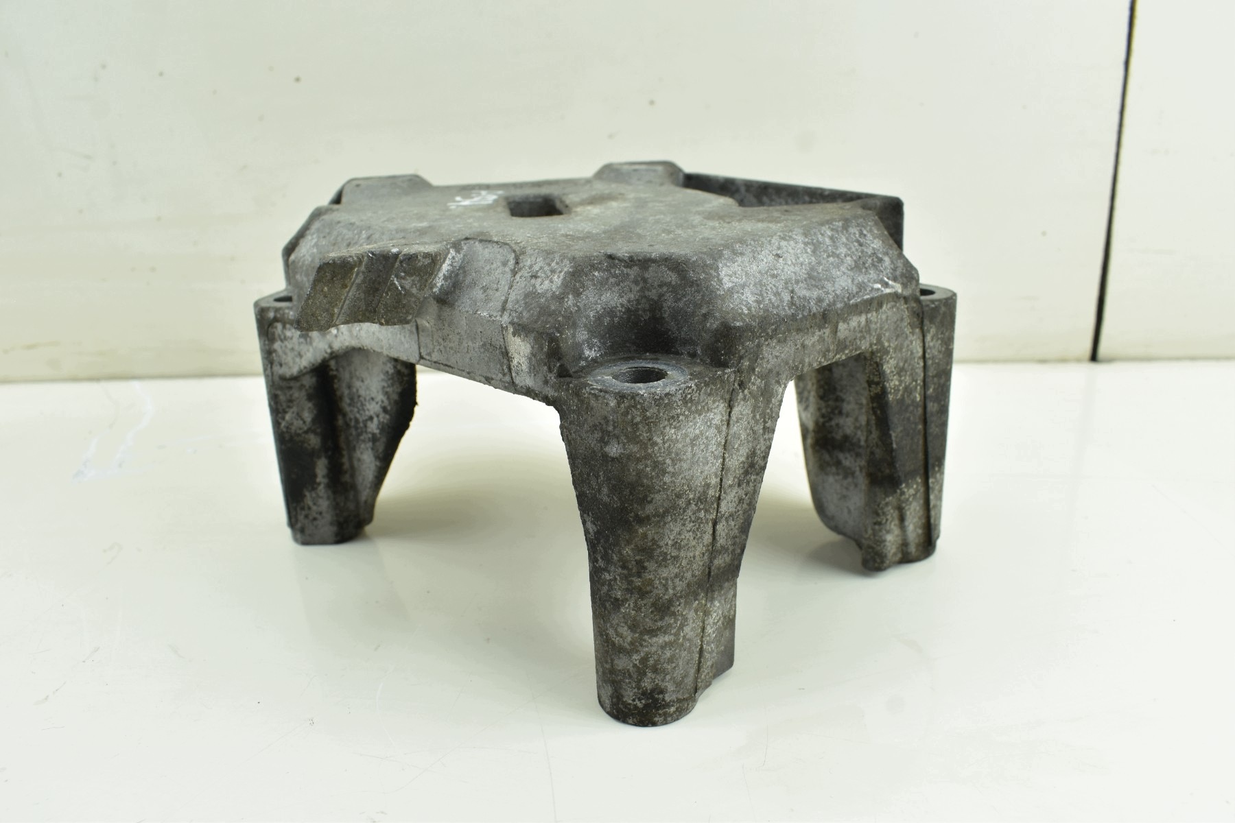 engine mount OPEL CORSA D 1.2 1.4 16V 13130728