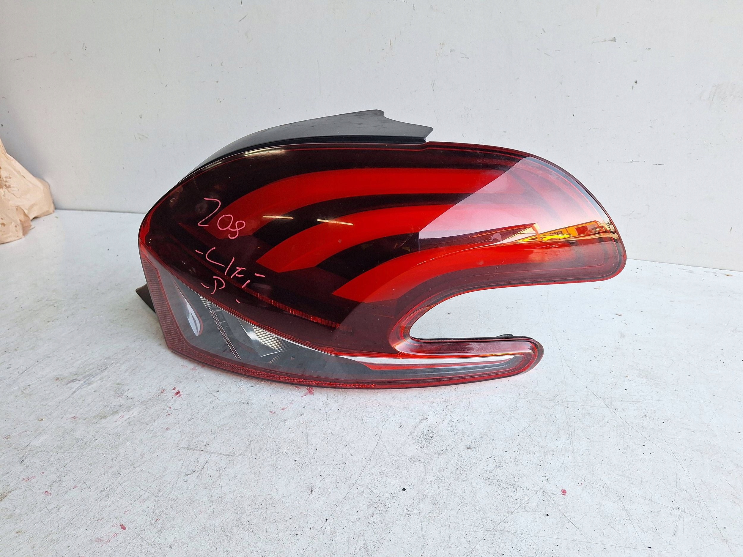 PEUGEOT 208 HB LIFT 15-19 light right