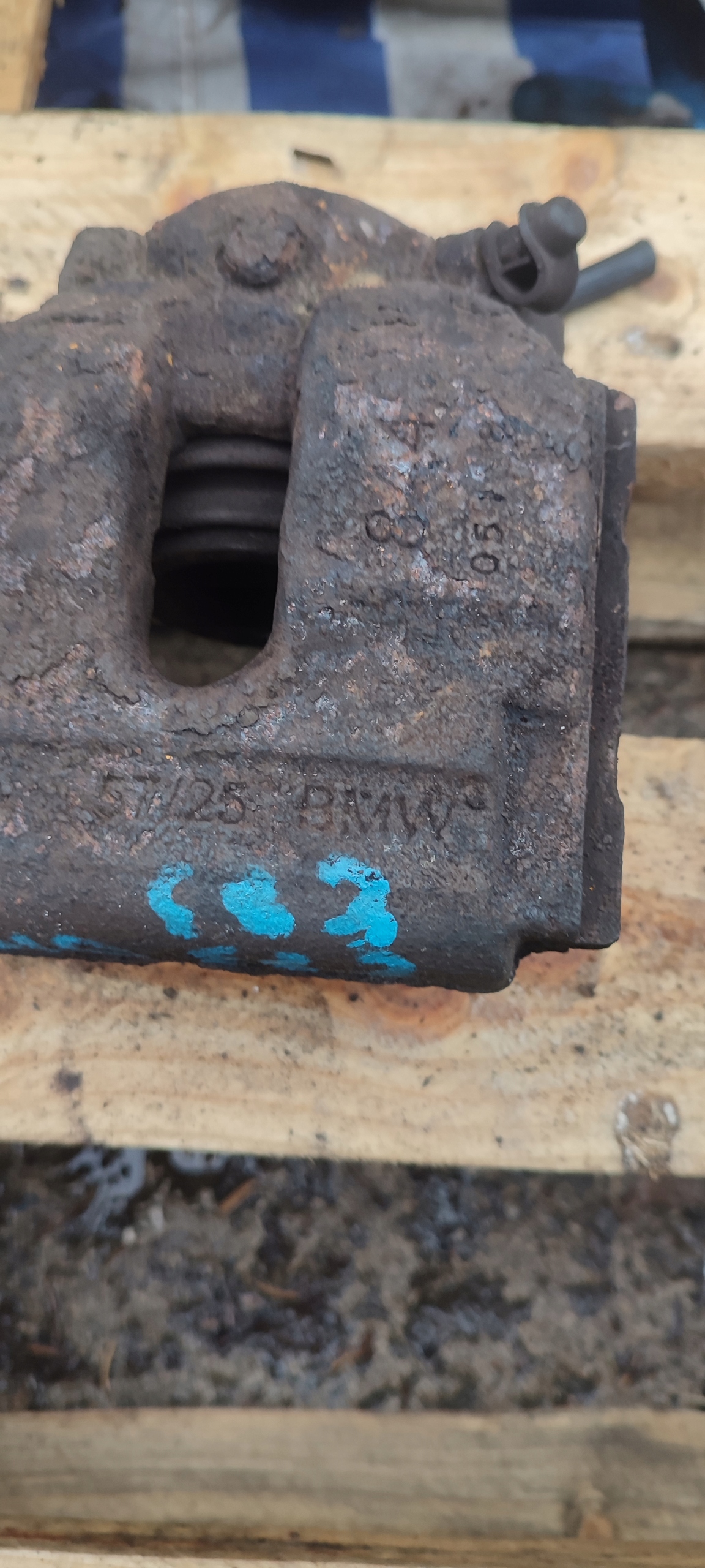 caliper brake right front BMW X3 E83 2.0 diesel