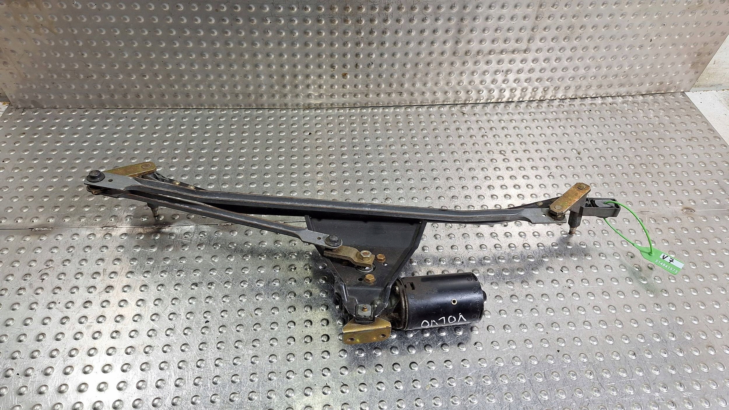 mechanism engine of wipers front 390246313 VOLVO 440 460 480 e