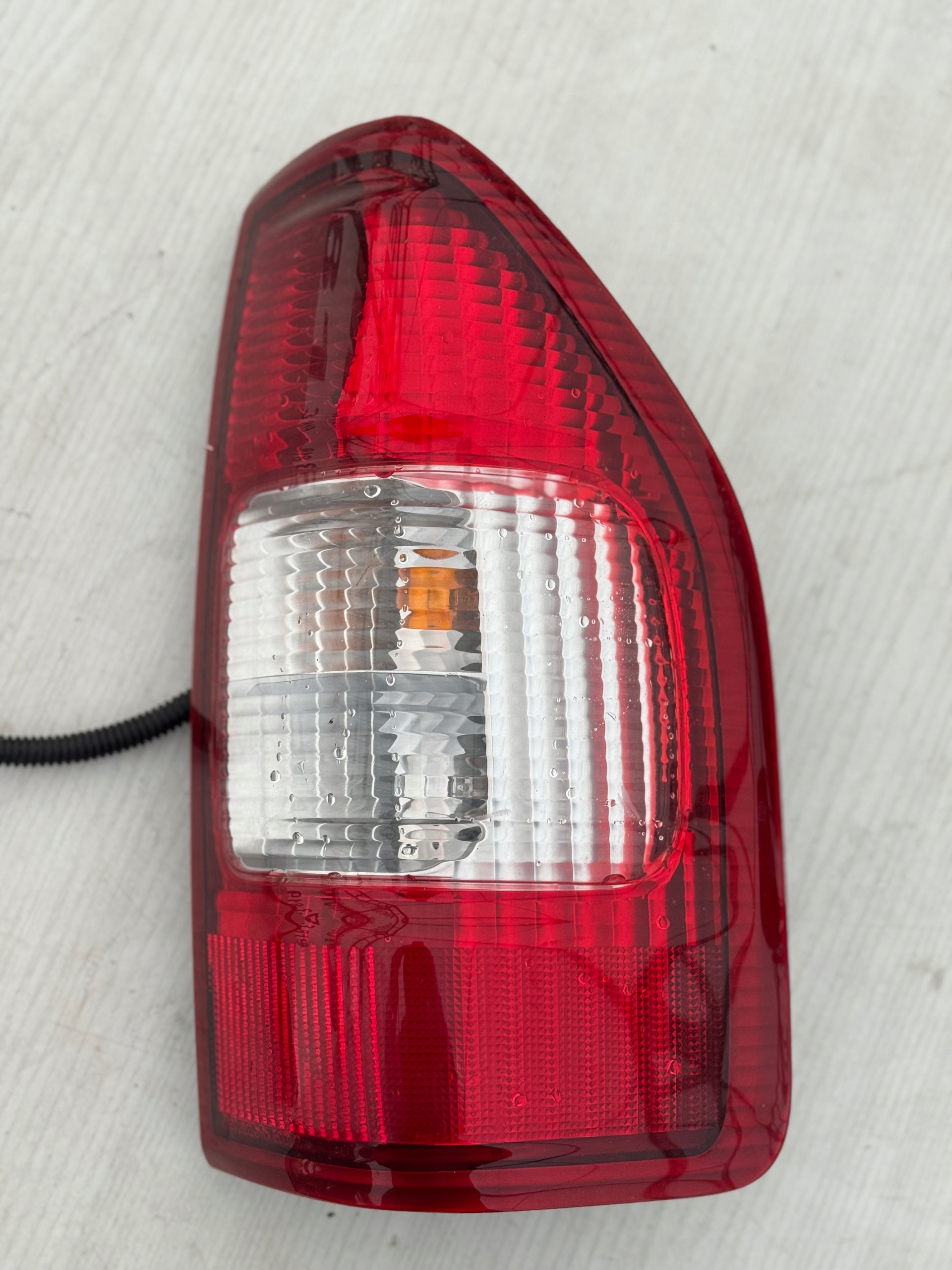 light right rear ISUZU D-MAX and 02-07 bdb