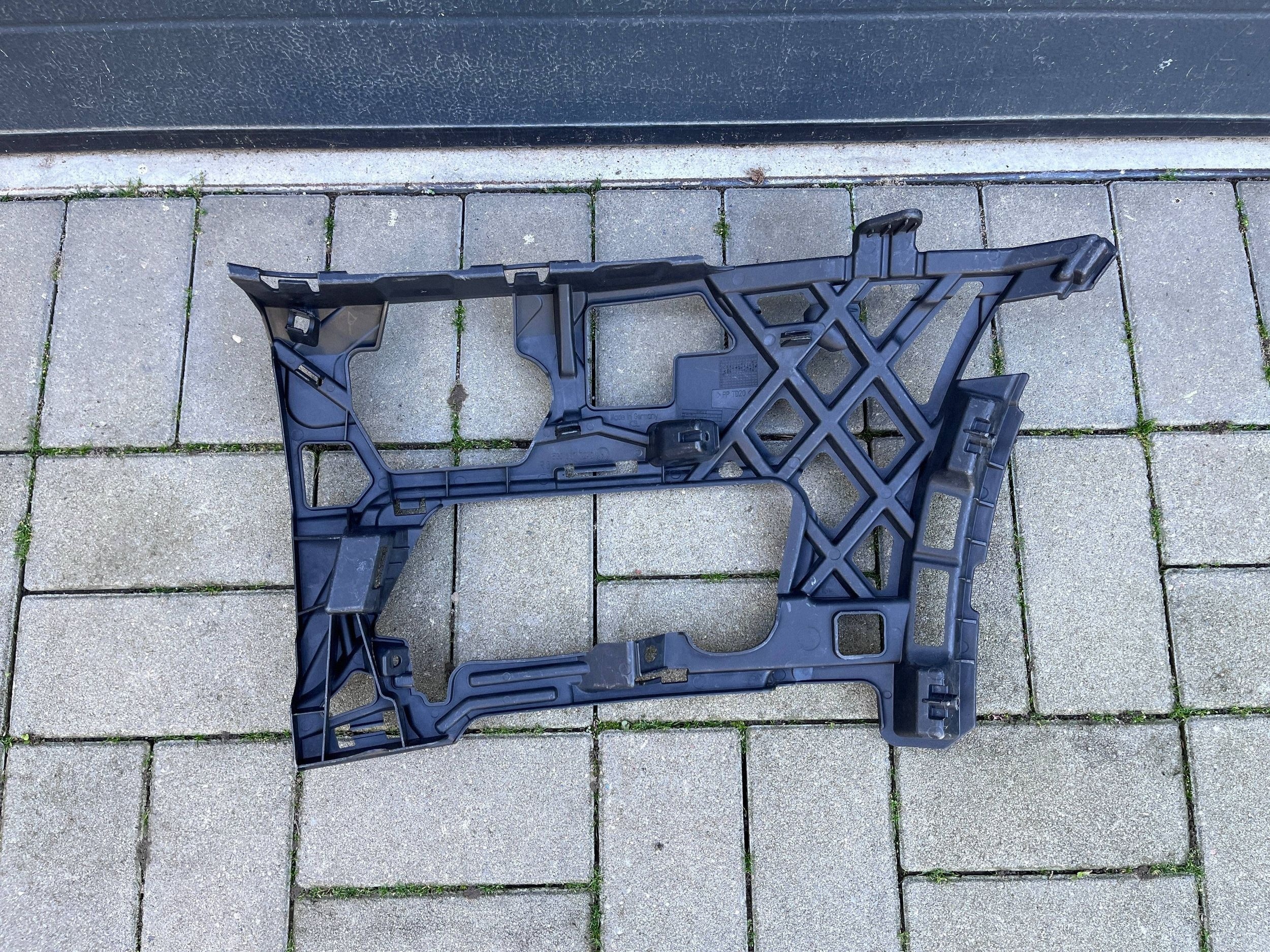 VW GOLF 7 5G0 Support Support plaque Pare choc Avant Droite 5G0807724D