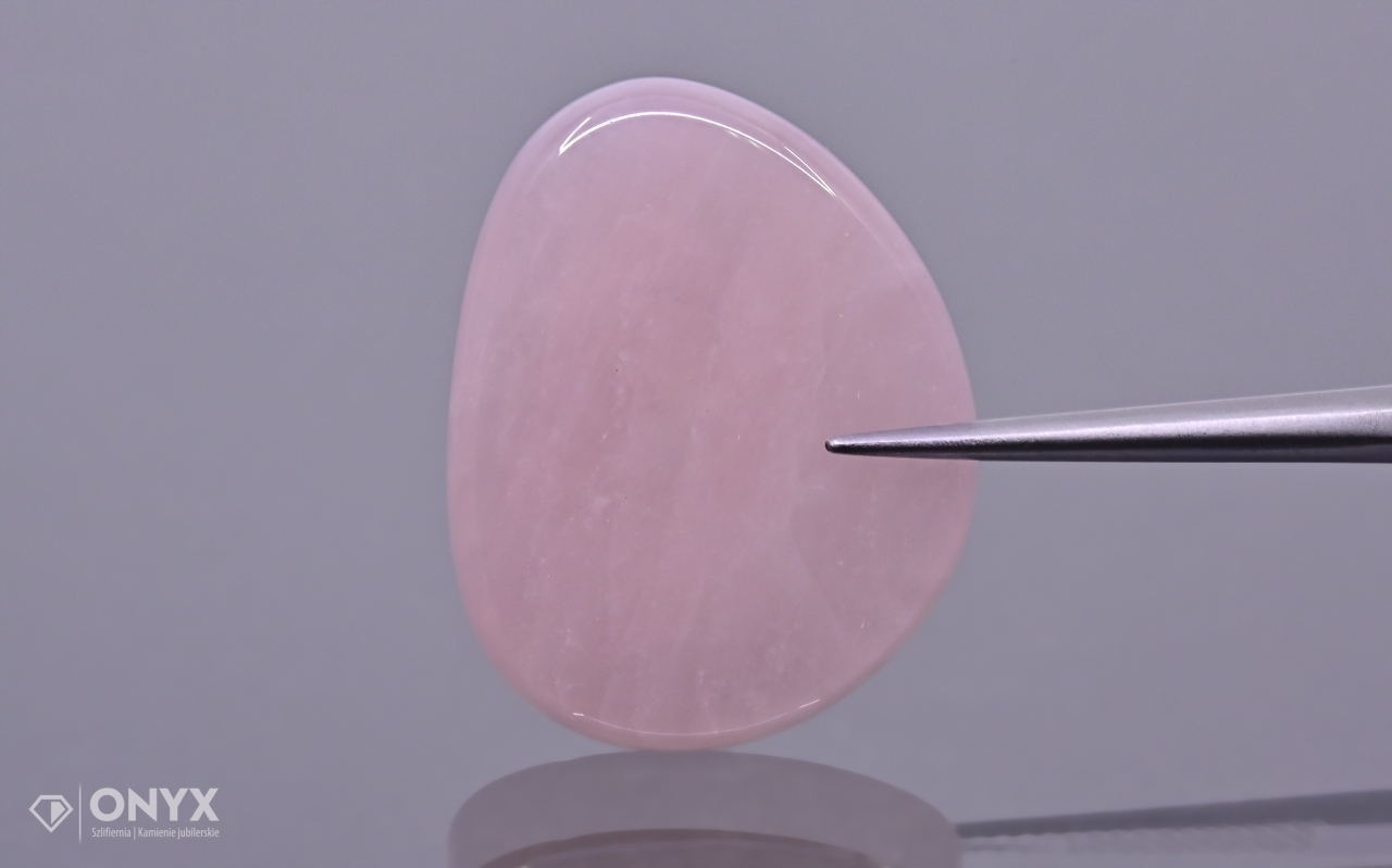 Křemen růžový konvexní nepravidelná deska 24x19 mm