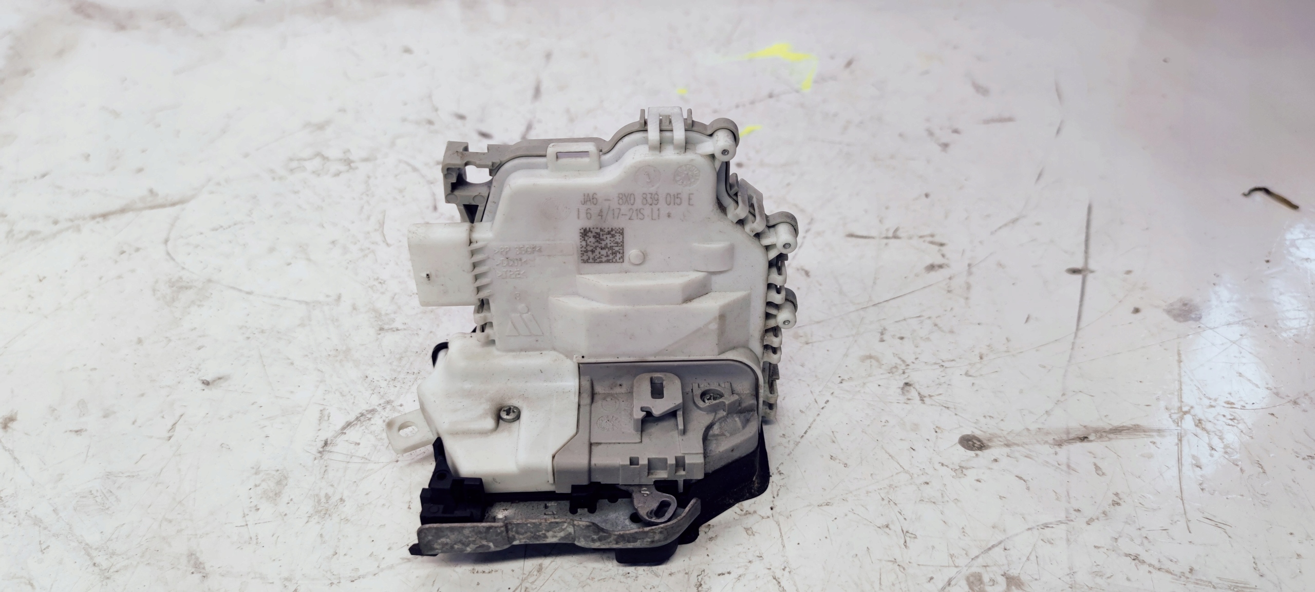 lock door left rear part AUDI A1 8X0839015E 5 PIN