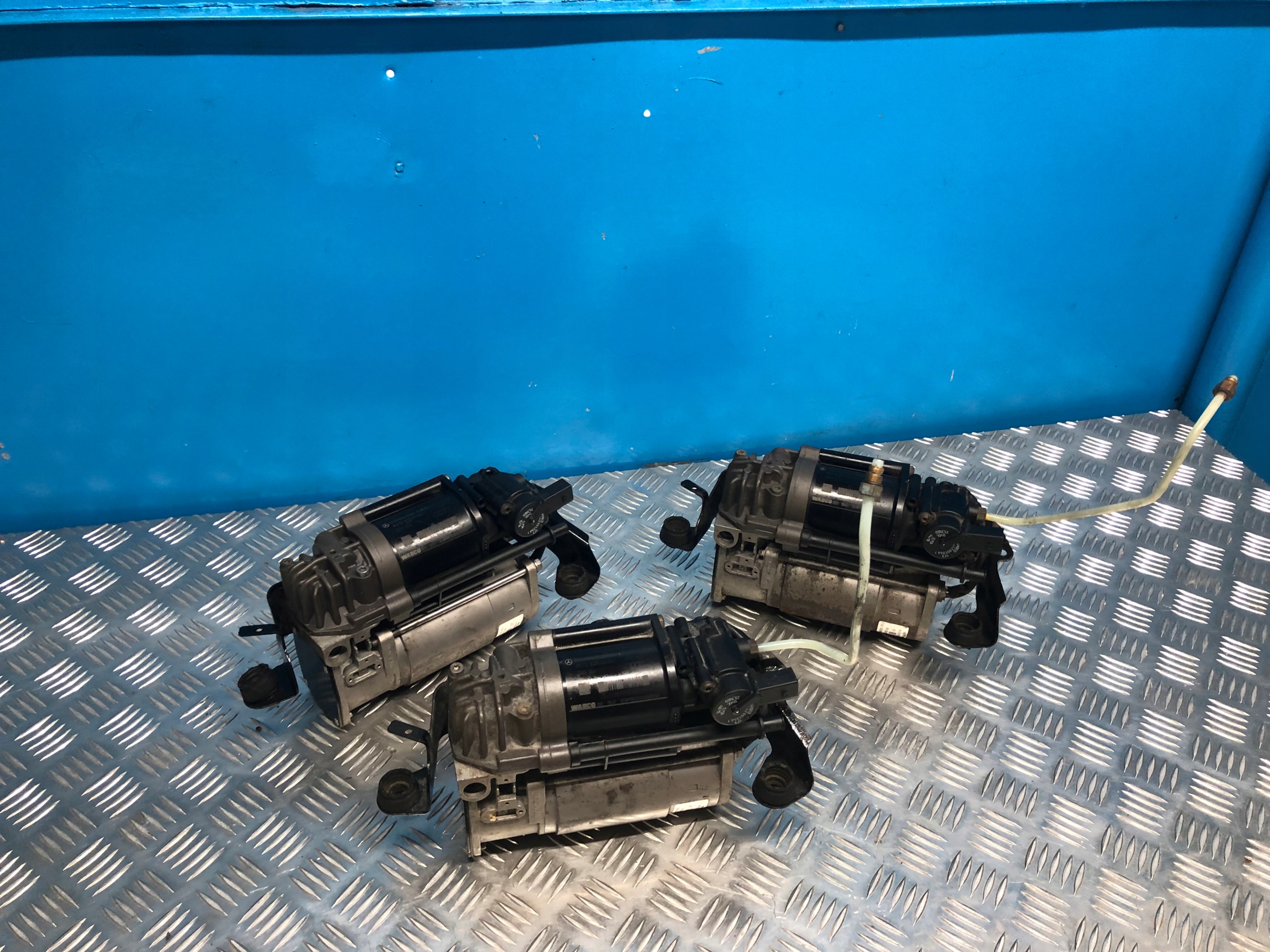 A2123200404 - MERCEDES W212 W218 компрессор подвески AIRMATIC