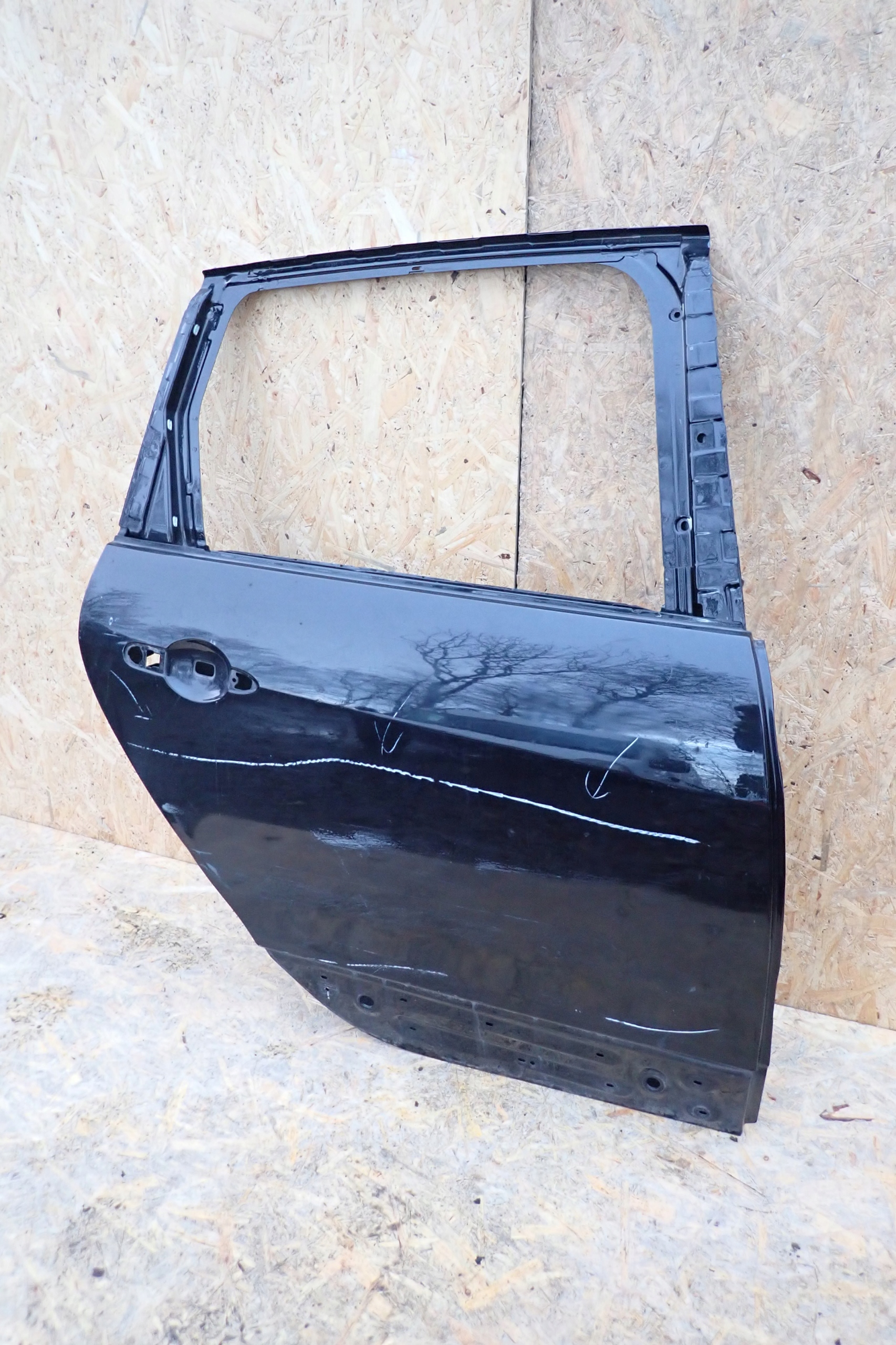 RENAULT SCENIC III DRZWI PRAWE TYŁ TYLNE Numer katalogowy części 821120007R