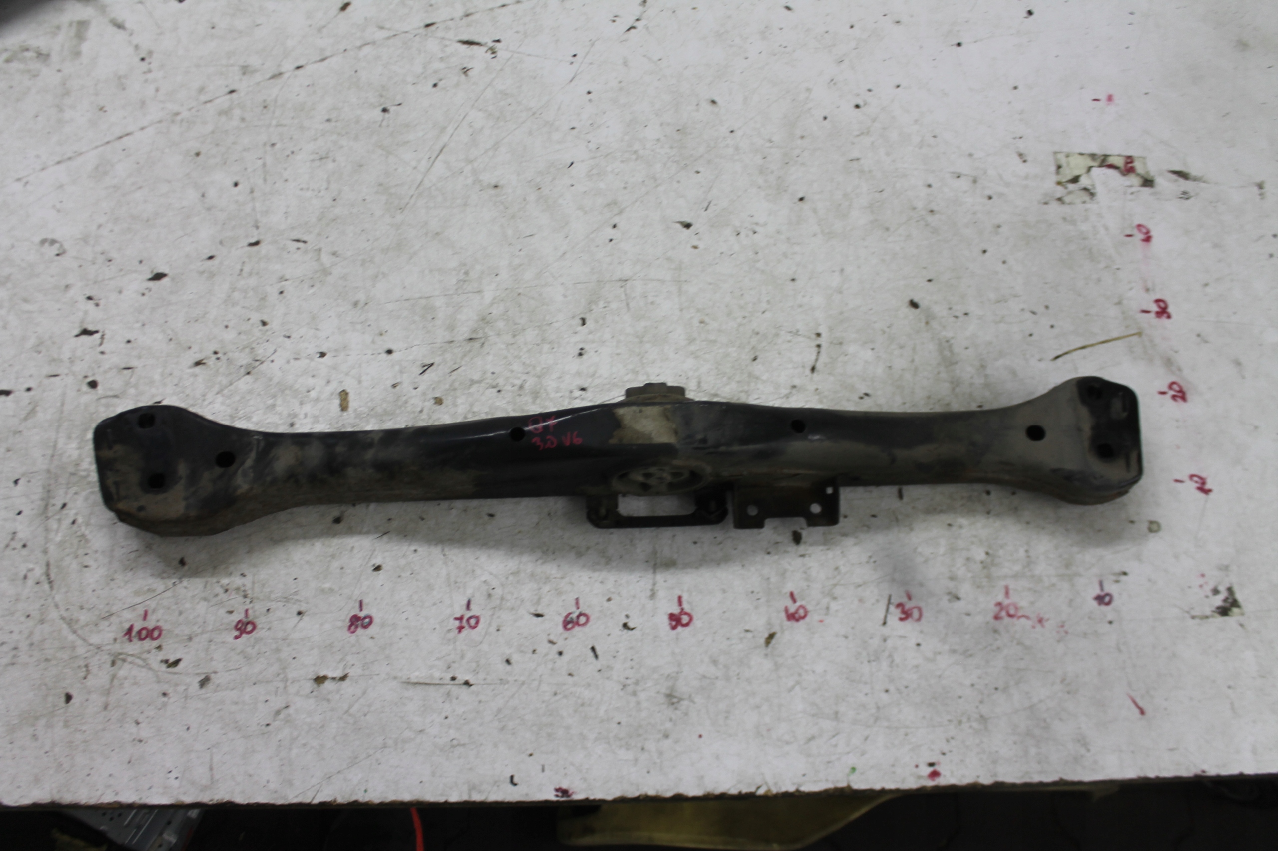 ŁAPA WSPORNIK SKRZYNI 7L0399227B AUDI Q7 4L 05-09