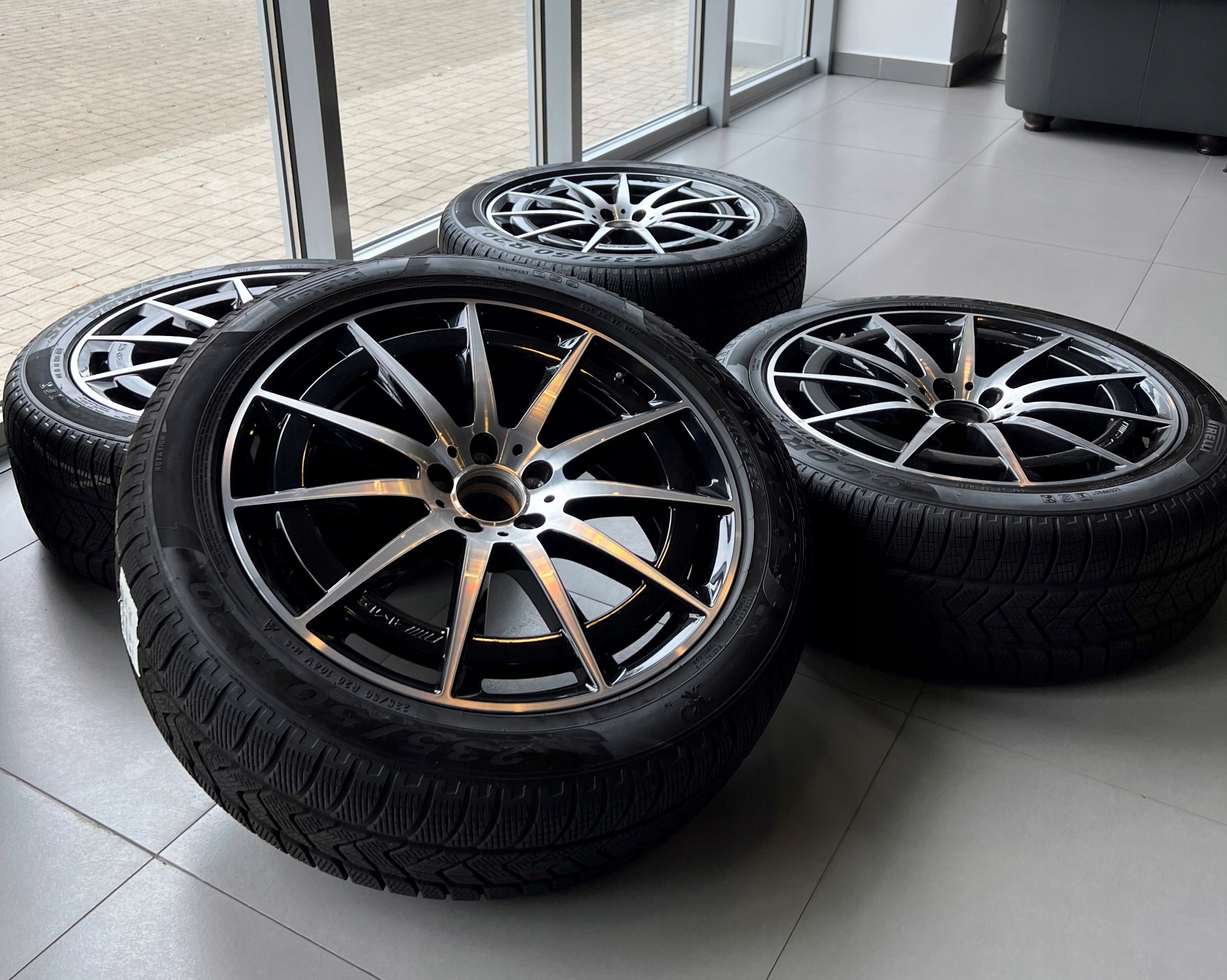 MERCEDES - BENZ EQC komplet kół