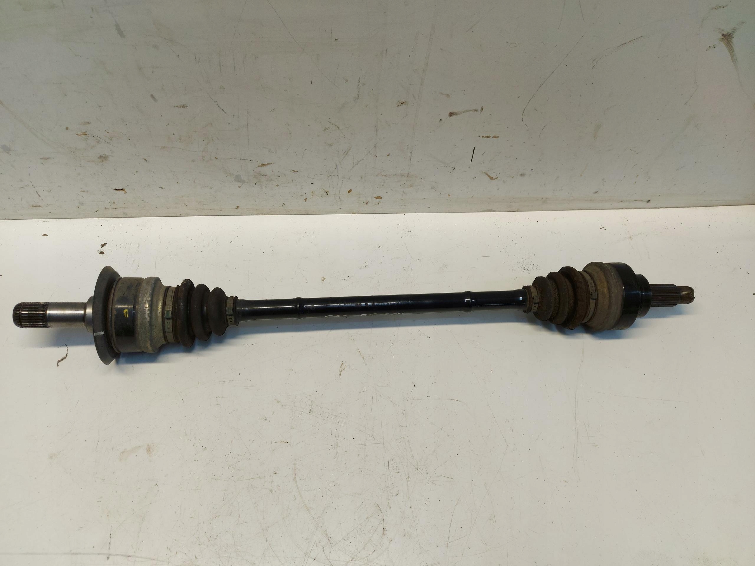 BMW F22 SEMI-AXIS RIGHT REAR PART 8680348