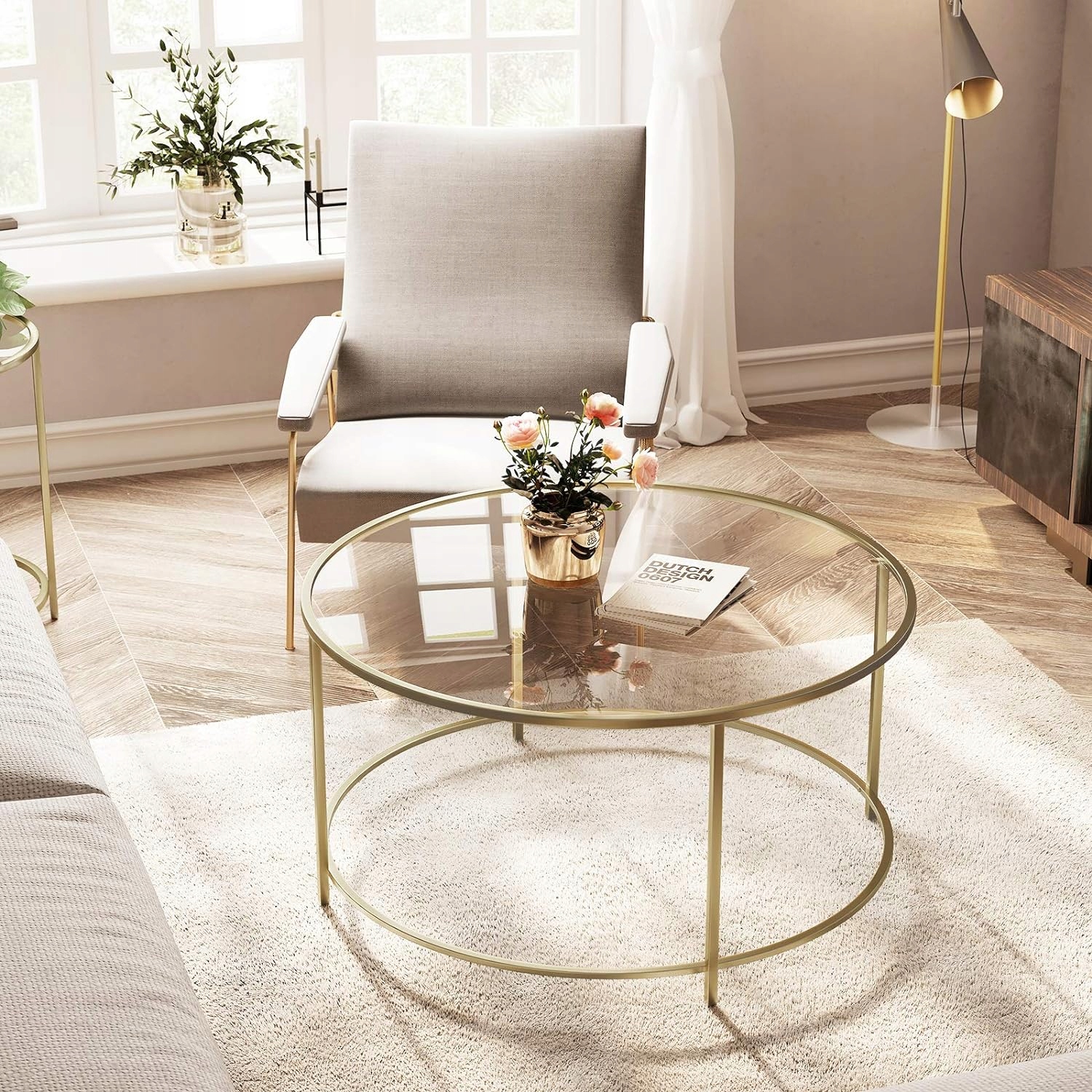 Круглий скляний журнальний столик з металевим каркасом, загартоване скло, золото, діаметр 84 см. Ширина меблів 84 см.
