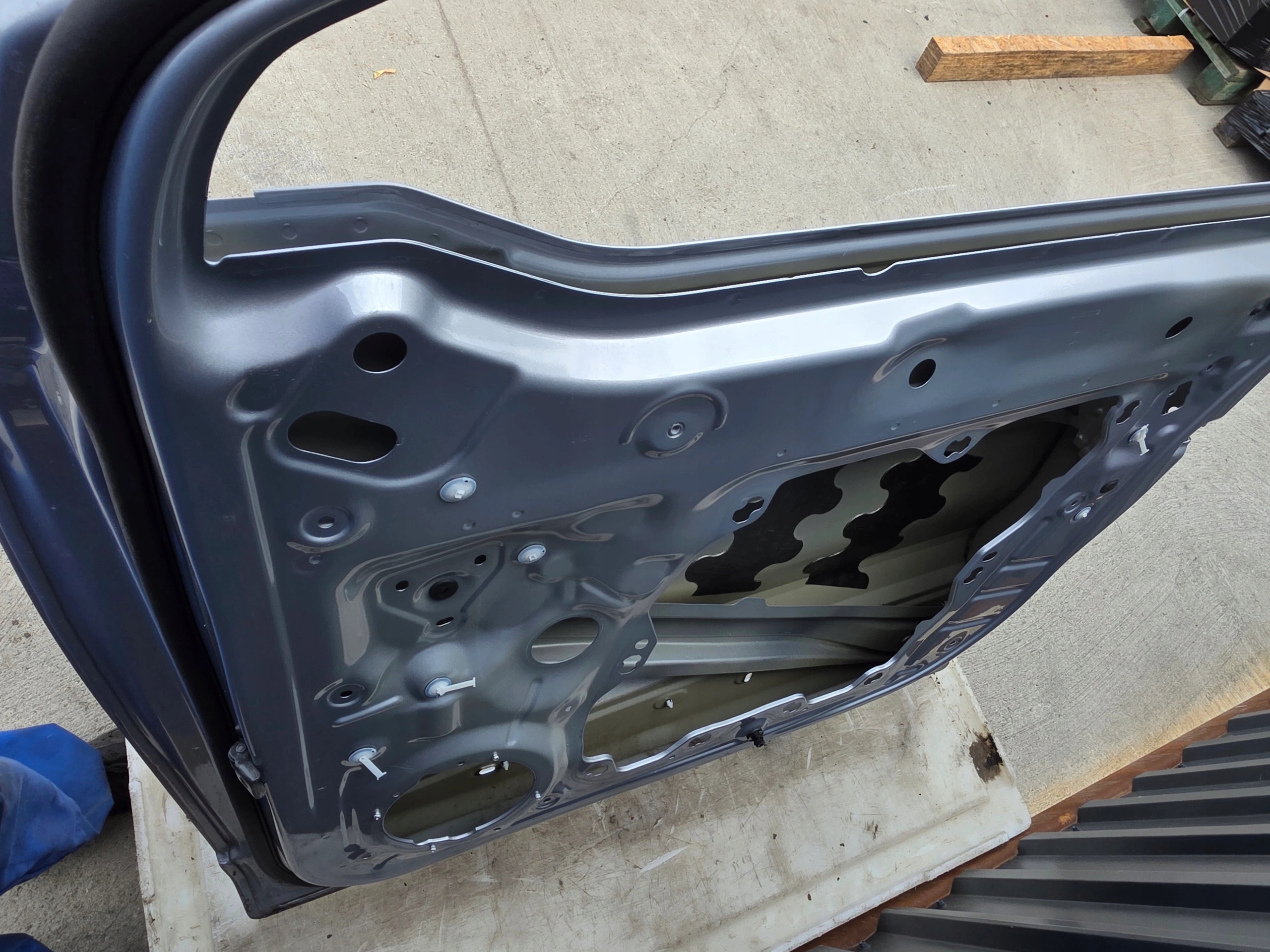 door right front AUDI Q4 E-TRON SPORTBACK LZ7G original !!!