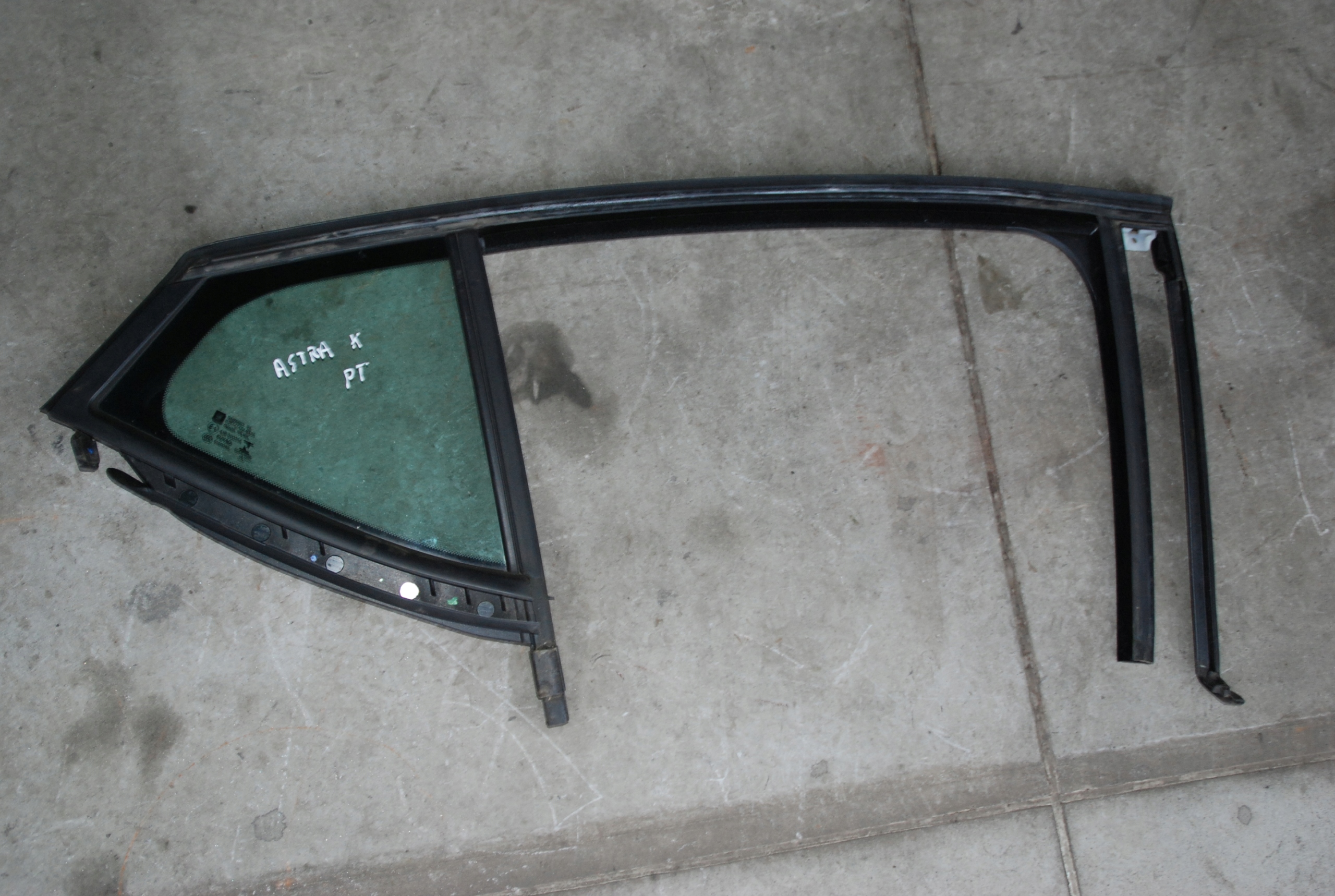 Скребок скло задній правий Opel Astra K V 2016