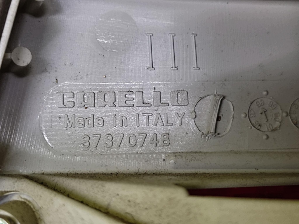 OPEL VECTRA B light left rear part 90568047