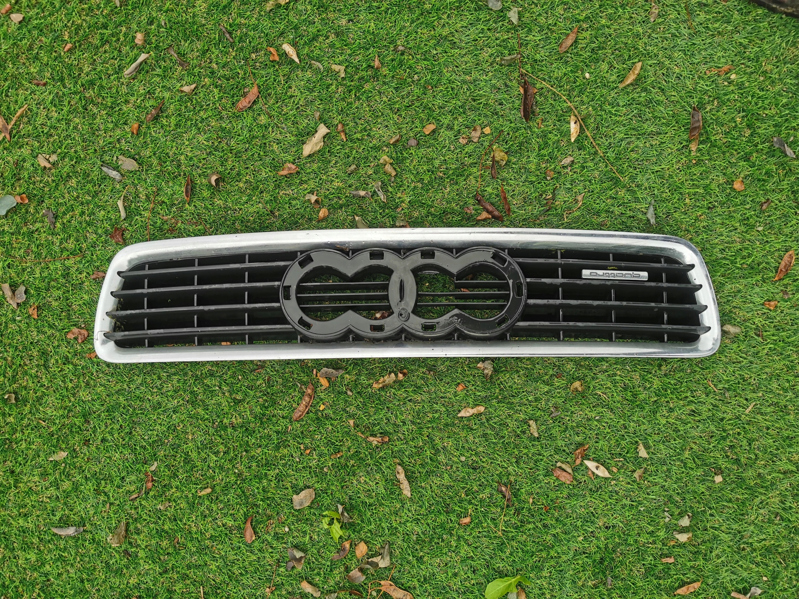 AUDI A4 B5 QUATTRO grill grille radiator 8D0.854.643.B 8D0.854.643 8D08546