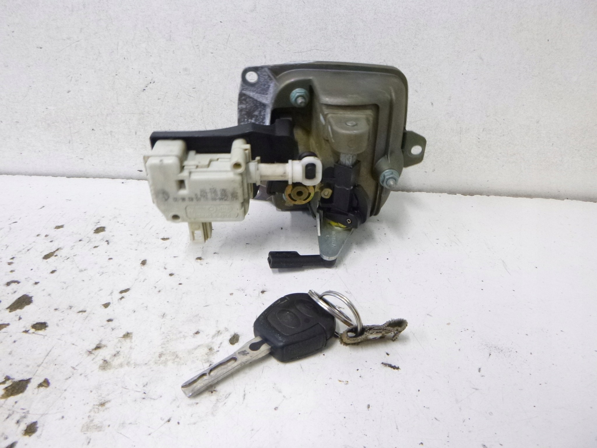 handle boot bracket logo lock + 1x key Seat Ibiza III 2003r.