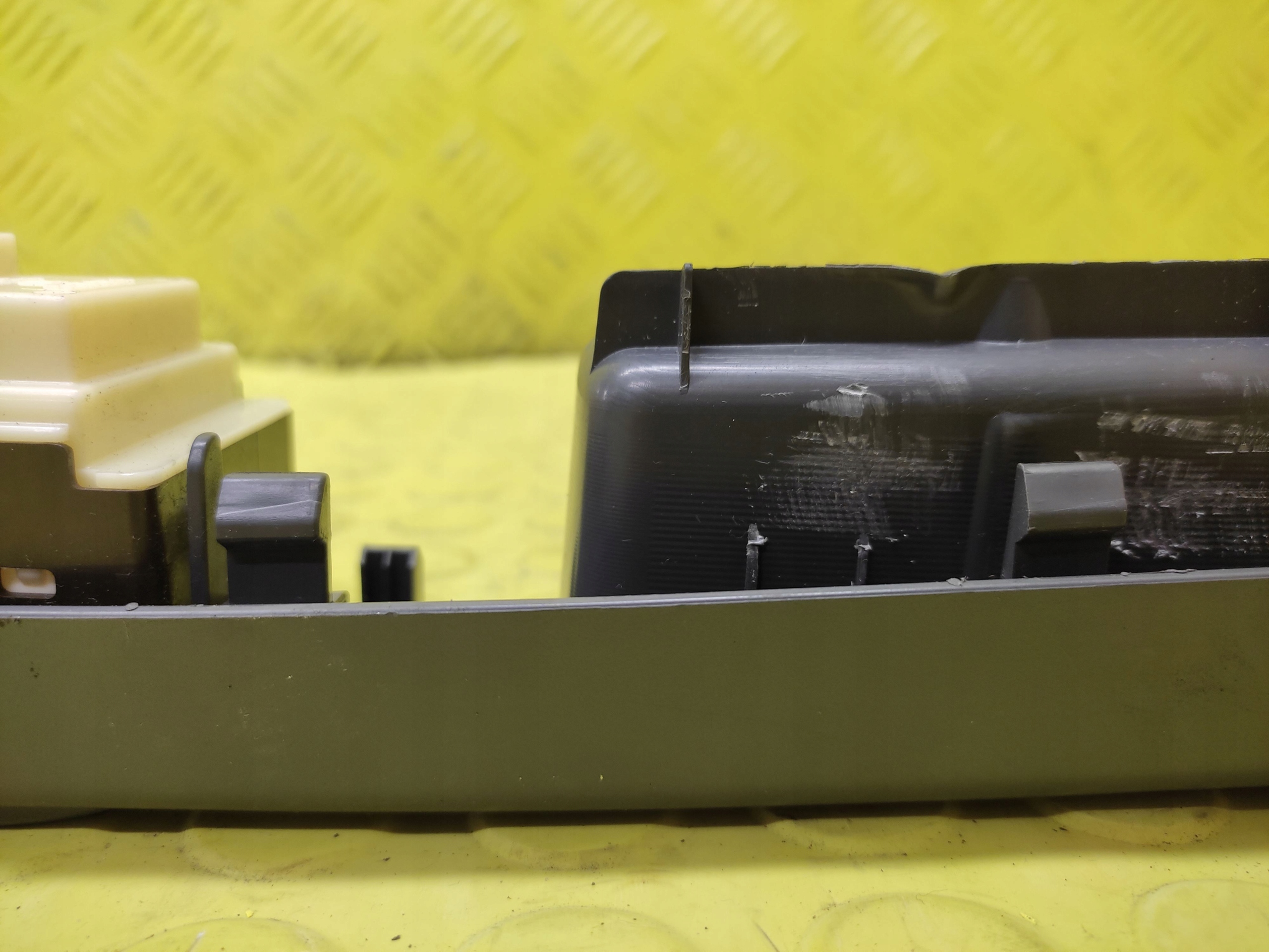 window control switch DAIHATSU CUORE VII 84820B2320