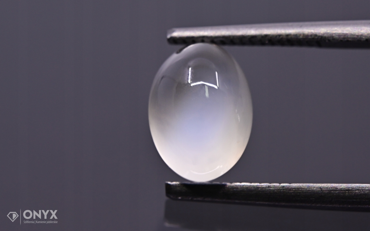 Měsíční kámen kabošon ovál 9x6,5 mm
