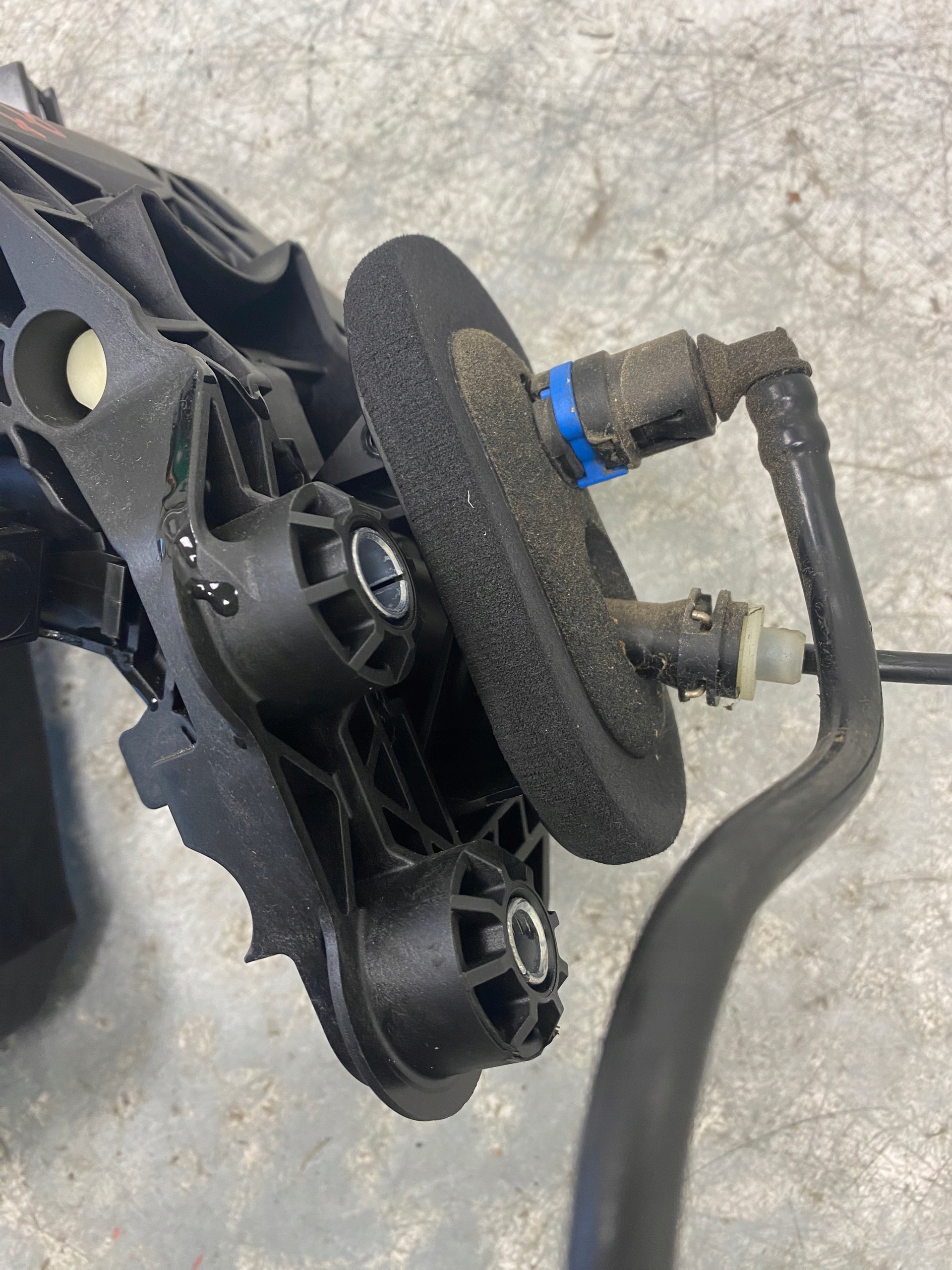 FORD KA + plus 1.2 clutch pedal pump E3B1-7B633-AE