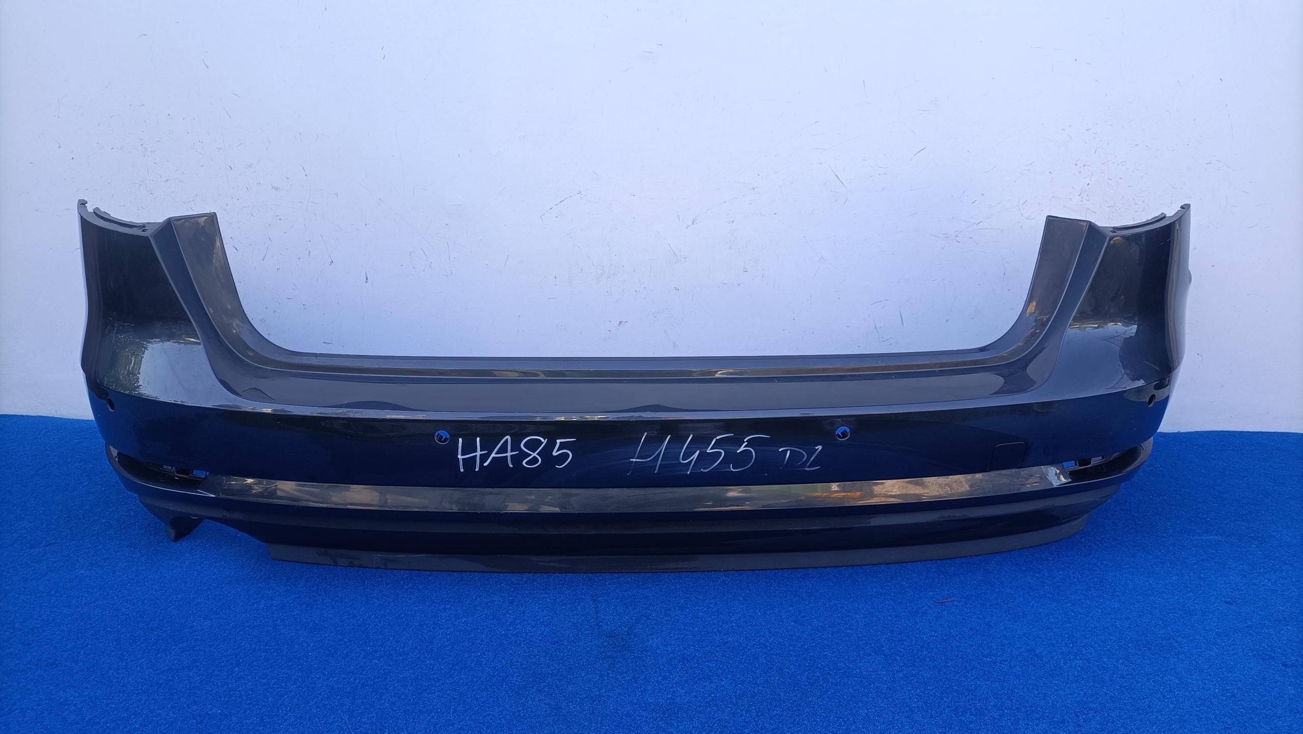 AUDI A4 B9 KOMBI bumper rear part 4XPDC + SPOILER 8W9807511J HA85
