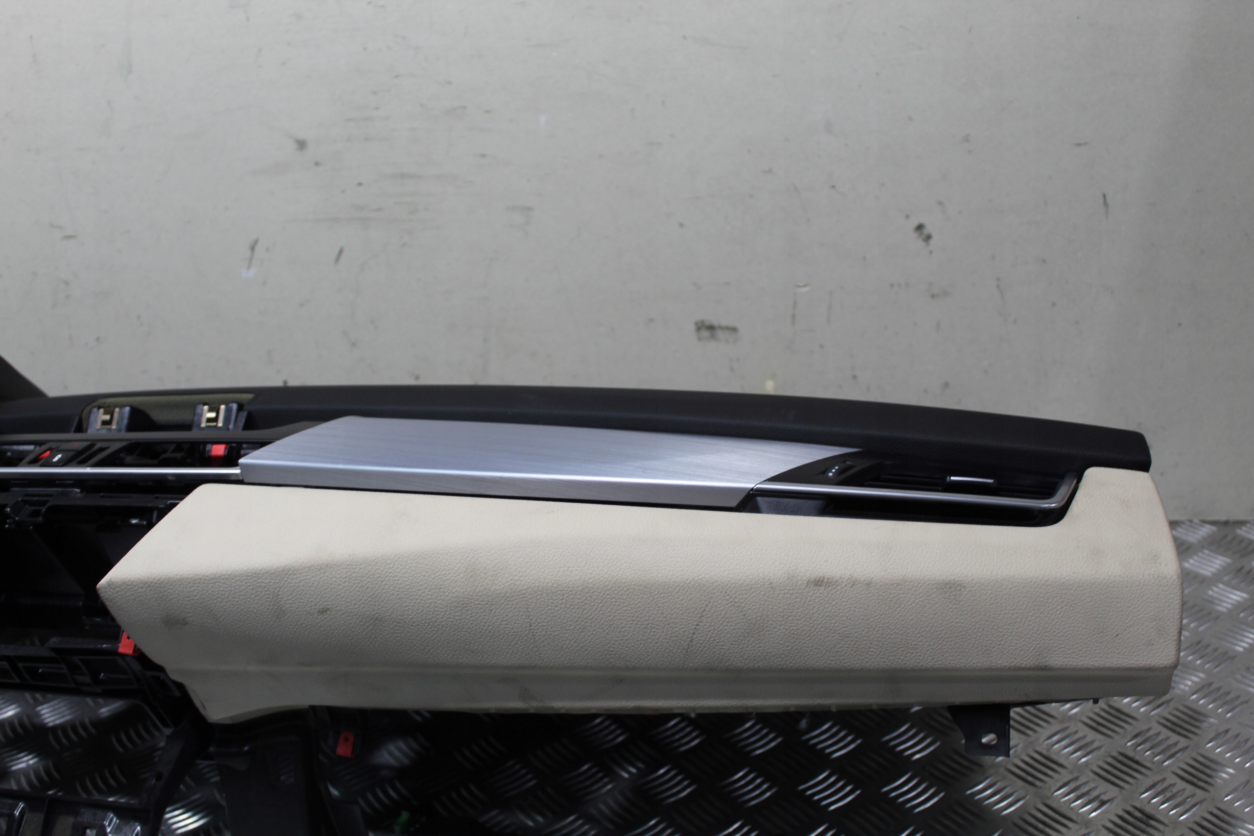 dashboard console airbag airbags BMW 2 F45