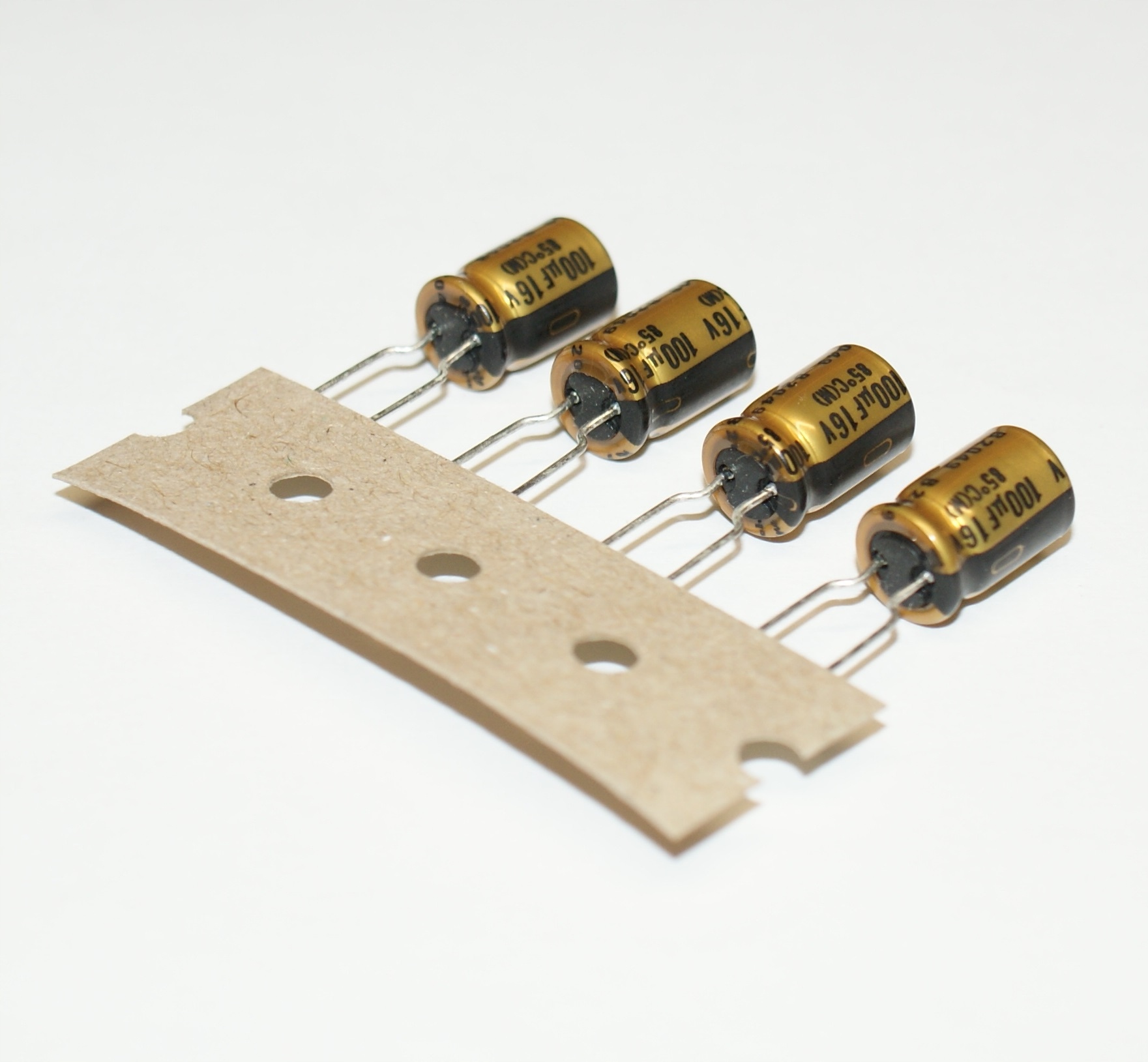 AUDIOFILSKI NICHICON FG (Fine Gold) 100uF/16V - 4 szt. (#649) Producent Nichicon